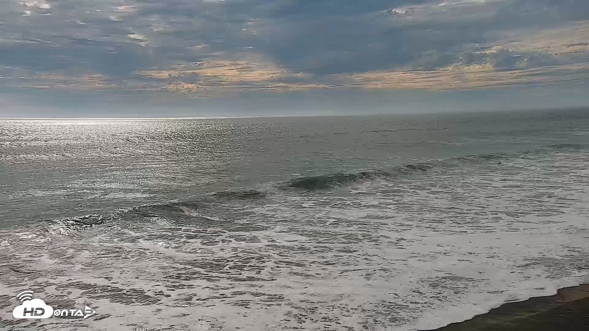 Snapshot of Carlsbad Beach Surf Live Webcam taken Sep 7, 2026, 4:28pm PDT