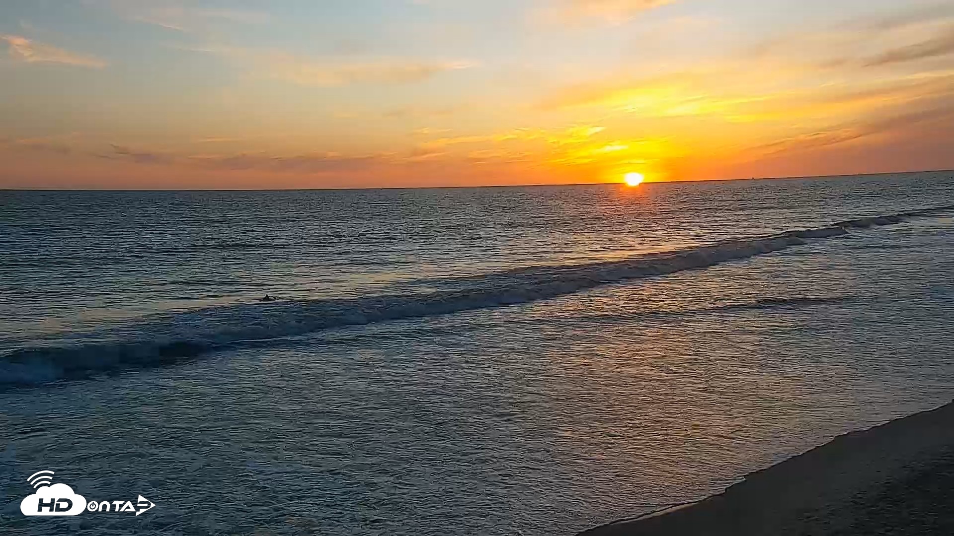 Snapshot of Carlsbad Beach Surf Live Webcam taken Apr 23, 2026, 7:28pm PDT
