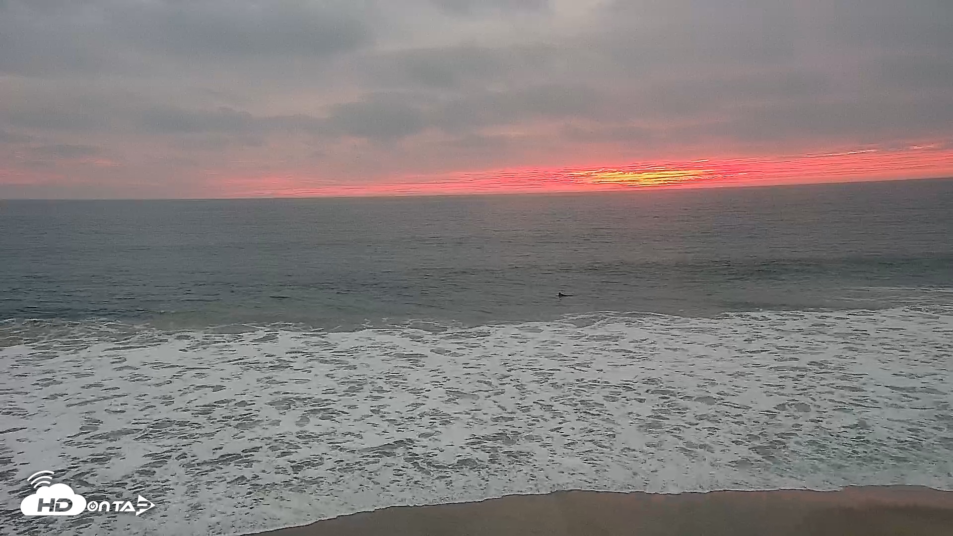 Snapshot of Carlsbad Beach Surf Live Webcam taken Nov 12, 2025, 5:03pm PST