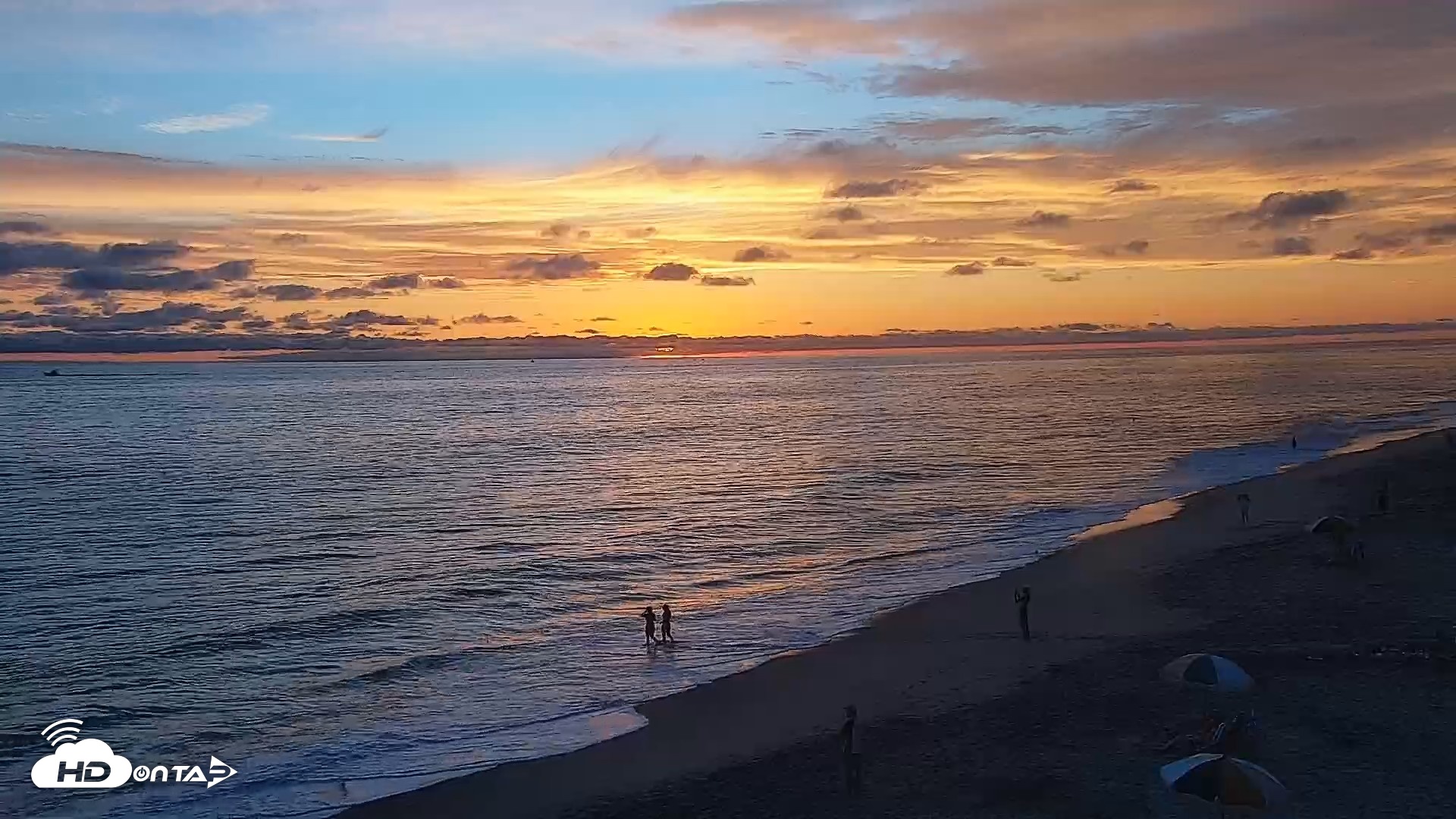 Snapshot of Carlsbad Beach Surf Live Webcam taken Aug 13, 2026, 7:40pm PDT