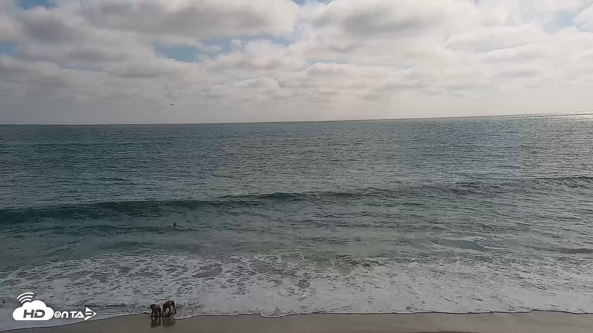 Snapshot of Carlsbad Beach Surf Live Webcam taken Aug 12, 2026, 4:54pm PDT