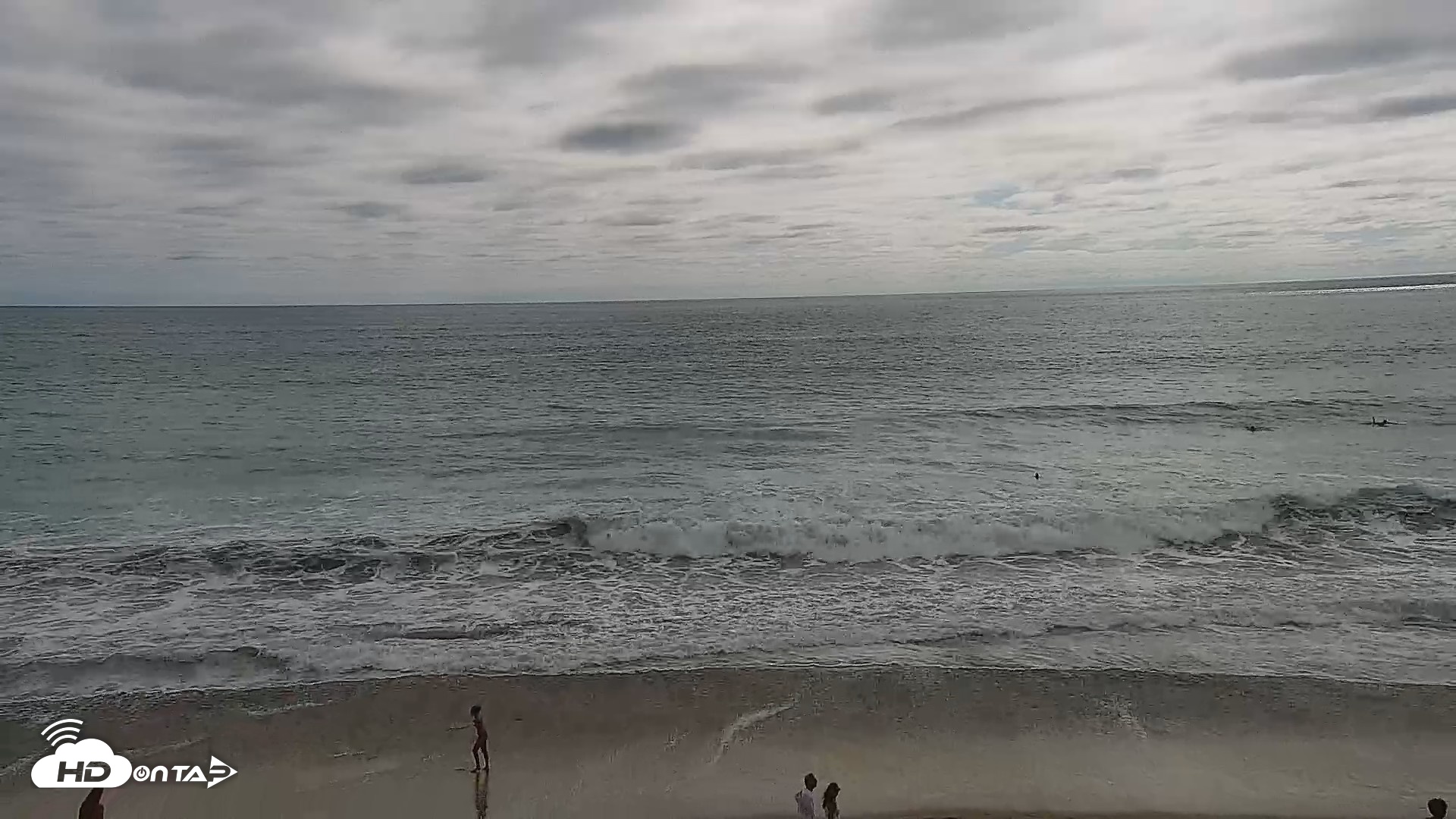 Snapshot of Carlsbad Beach Surf Live Webcam taken Aug 14, 2026, 4:21pm PDT