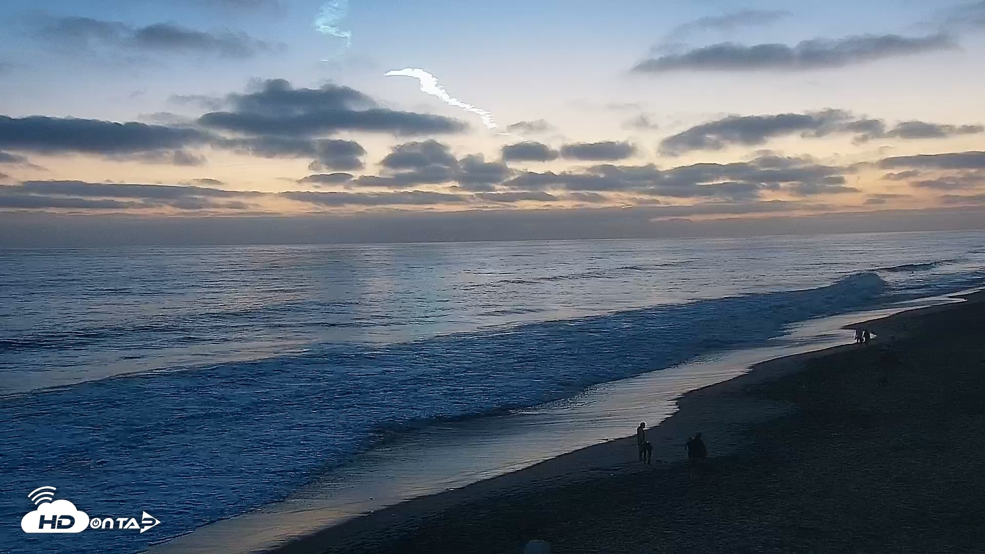 Snapshot of Carlsbad Beach Surf Live Webcam taken Jul 31, 2026, 8:18pm PDT
