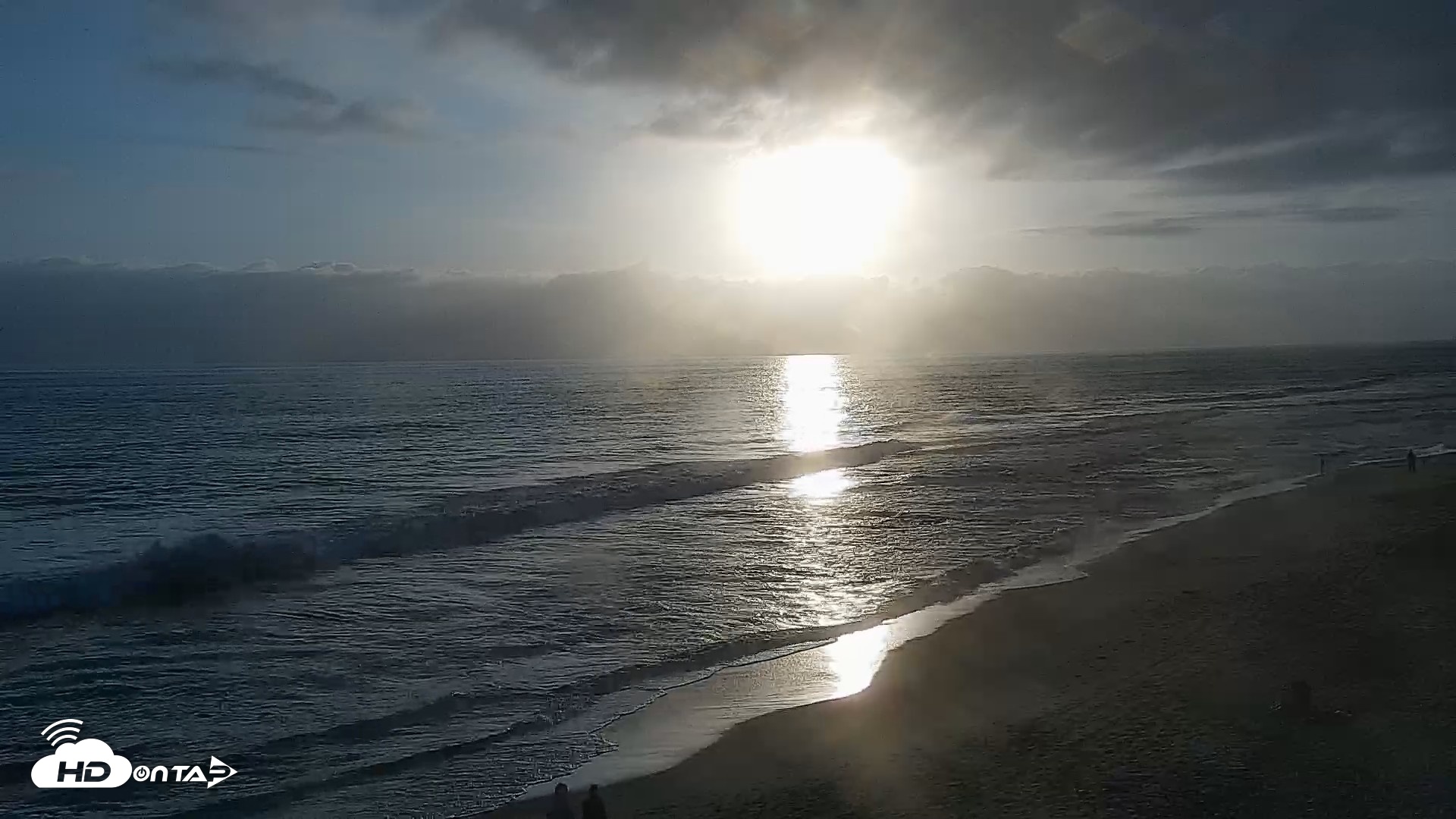 Snapshot of Carlsbad Beach Surf Live Webcam taken Jun 7, 2026, 7:24pm PDT