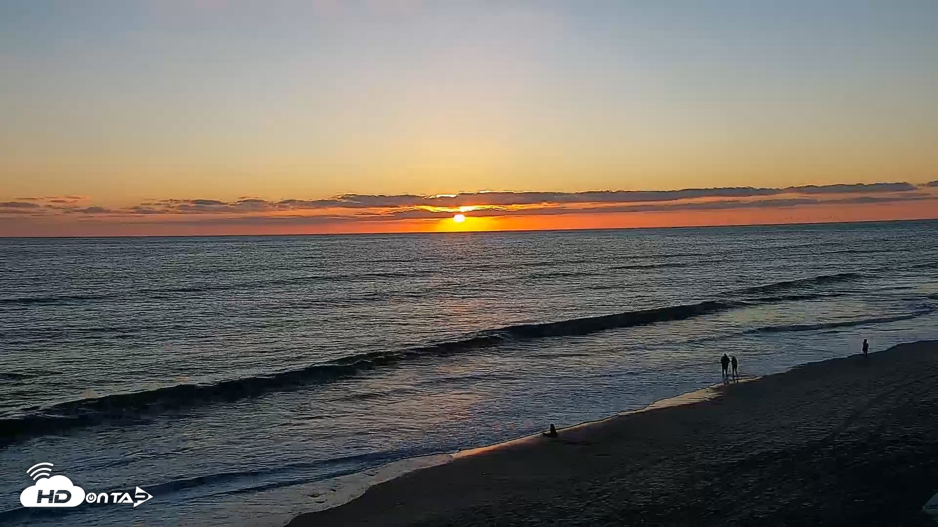 Snapshot of Carlsbad Beach Surf Live Webcam taken Sep 2, 2026, 7:11pm PDT