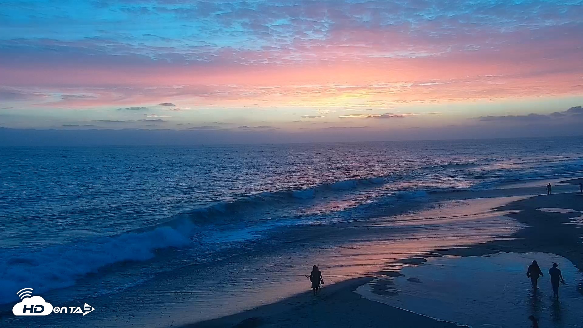 Snapshot of Carlsbad Beach Surf Live Webcam taken Jul 25, 2026, 8:08pm PDT
