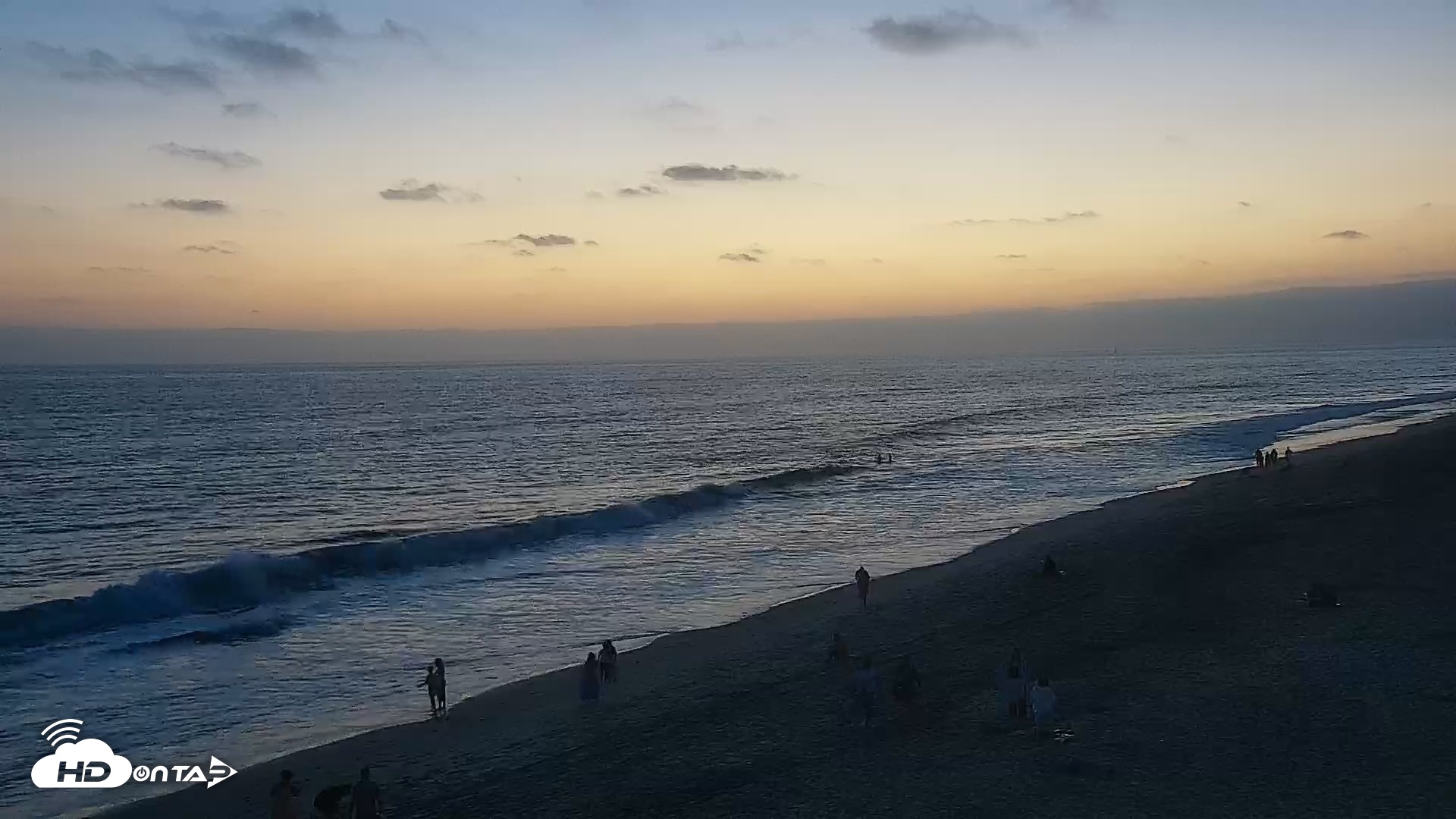 Snapshot of Carlsbad Beach Surf Live Webcam taken Aug 4, 2026, 8:10pm PDT