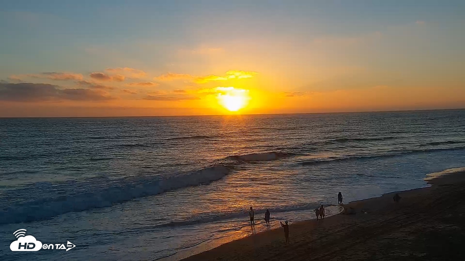 Snapshot of Carlsbad Beach Surf Live Webcam taken Aug 31, 2026, 7:11pm PDT