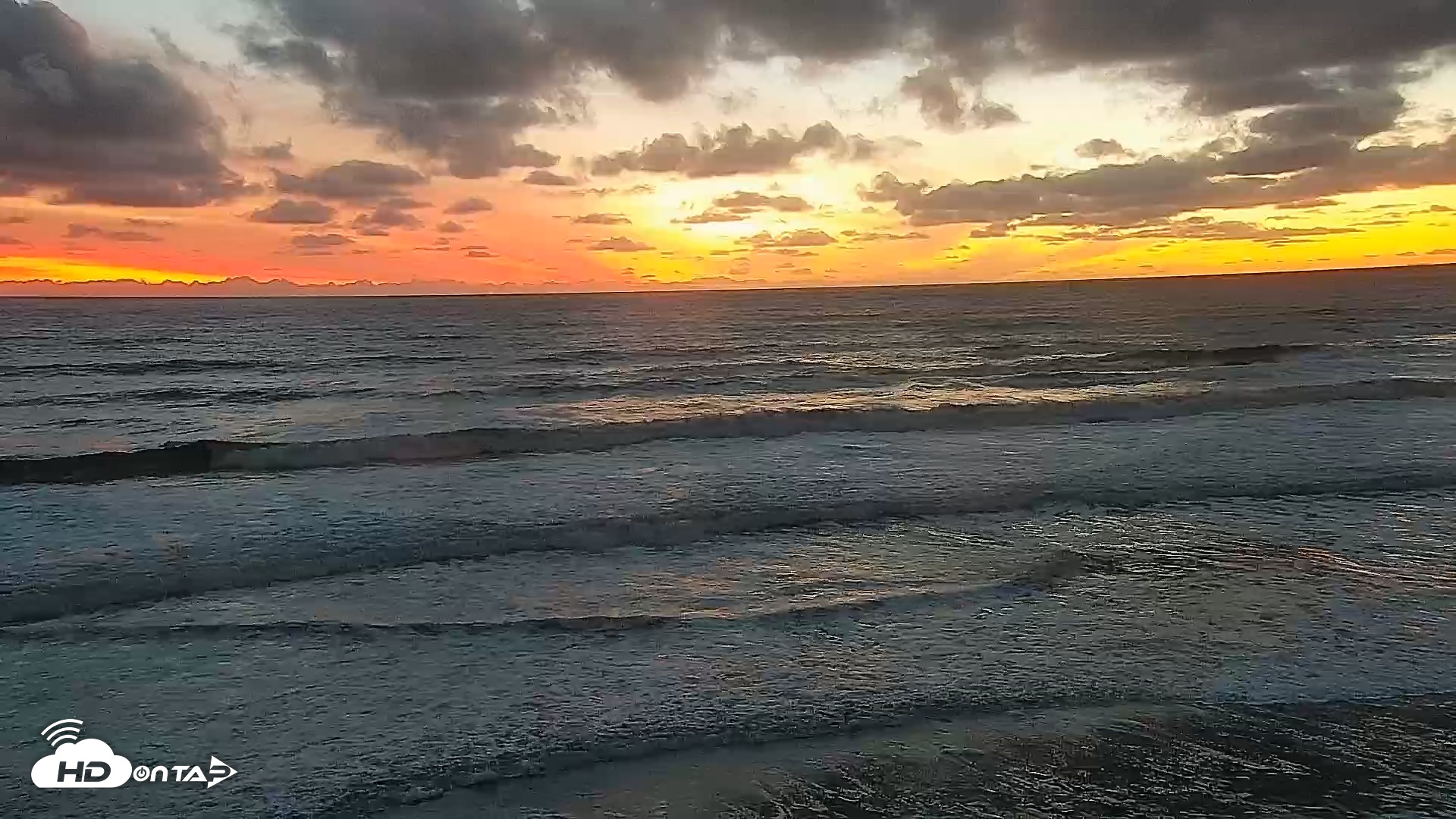 Snapshot of Carlsbad Beach Surf Live Webcam taken Feb 18, 2026, 6:01pm PST
