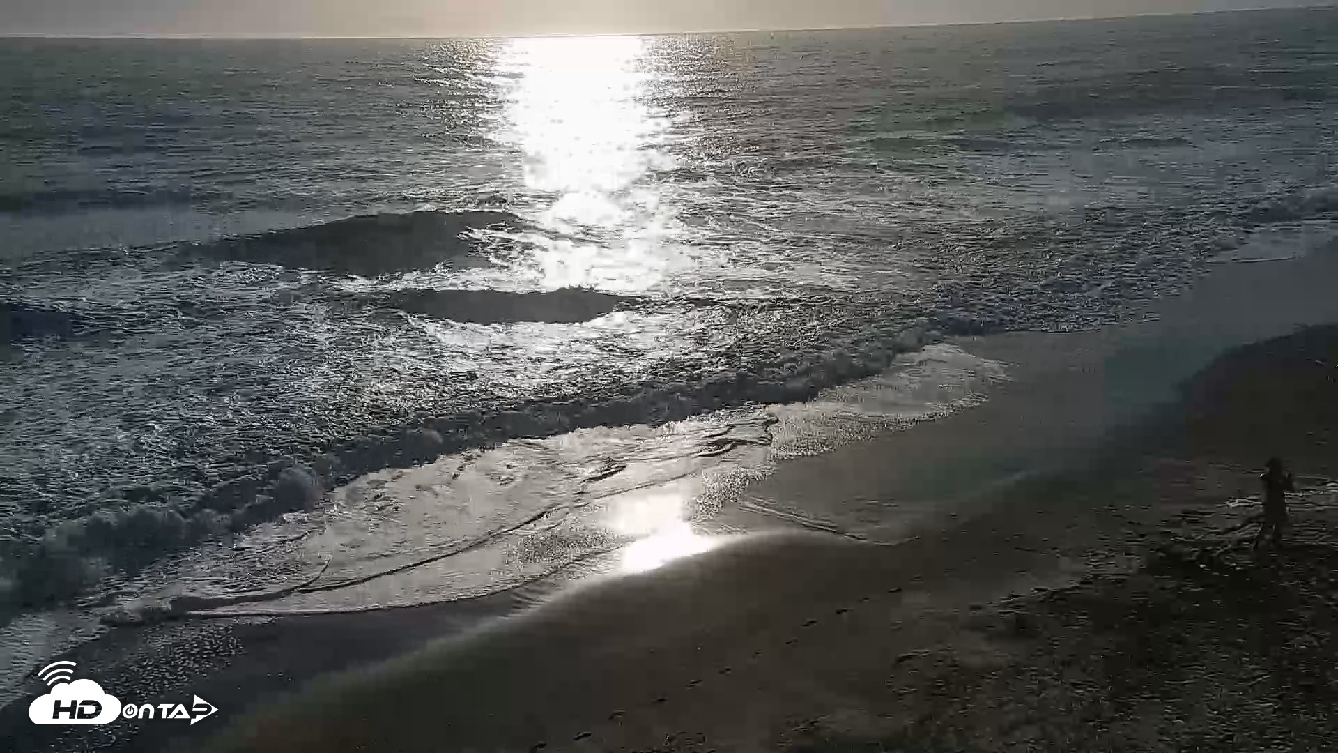 Snapshot of Carlsbad Beach Surf Live Webcam taken Sep 8, 2026, 5:55pm PDT