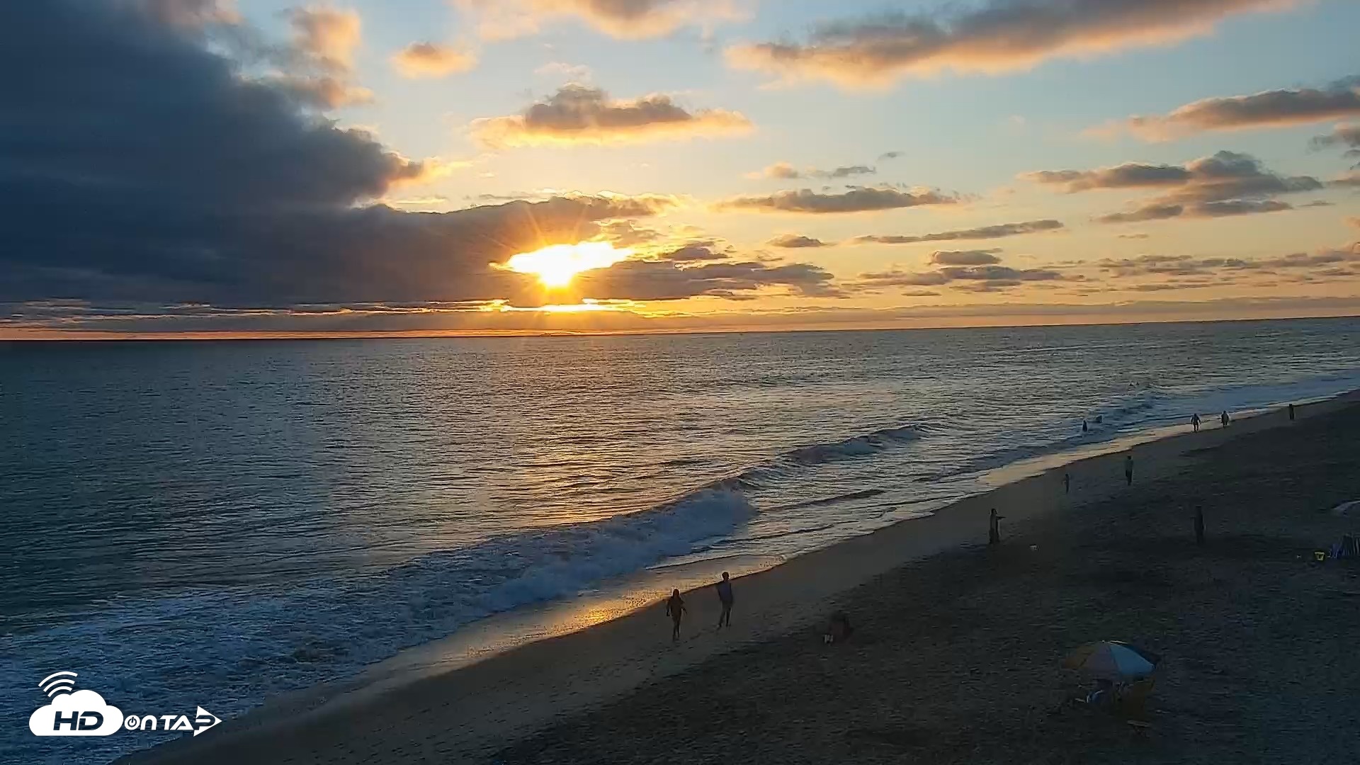 Snapshot of Carlsbad Beach Surf Live Webcam taken Aug 14, 2026, 7:23pm PDT