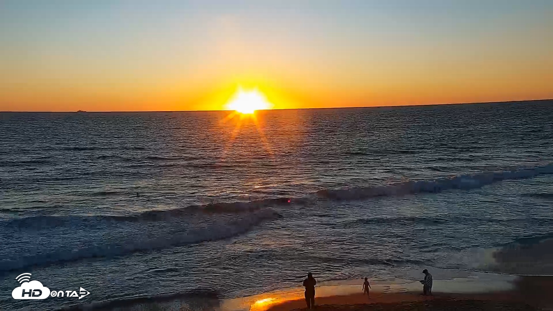 Snapshot of Carlsbad Beach Surf Live Webcam taken Oct 15, 2025, 6:13pm PDT