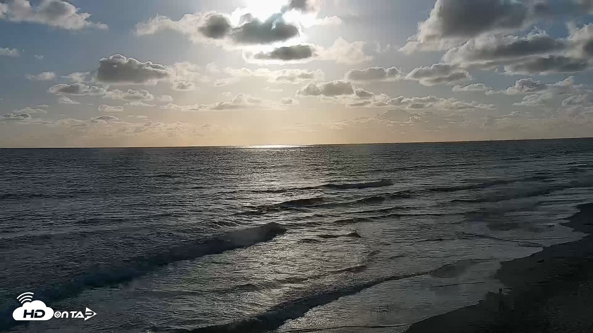 Snapshot of Carlsbad Beach Surf Live Webcam taken May 27, 2026, 6:50pm PDT