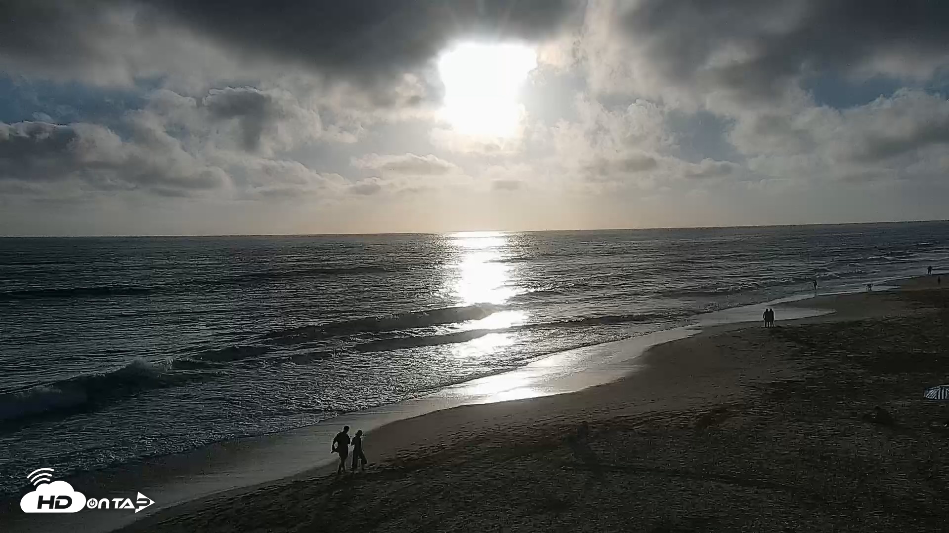 Snapshot of Carlsbad Beach Surf Live Webcam taken Jul 7, 2026, 7:10pm PDT
