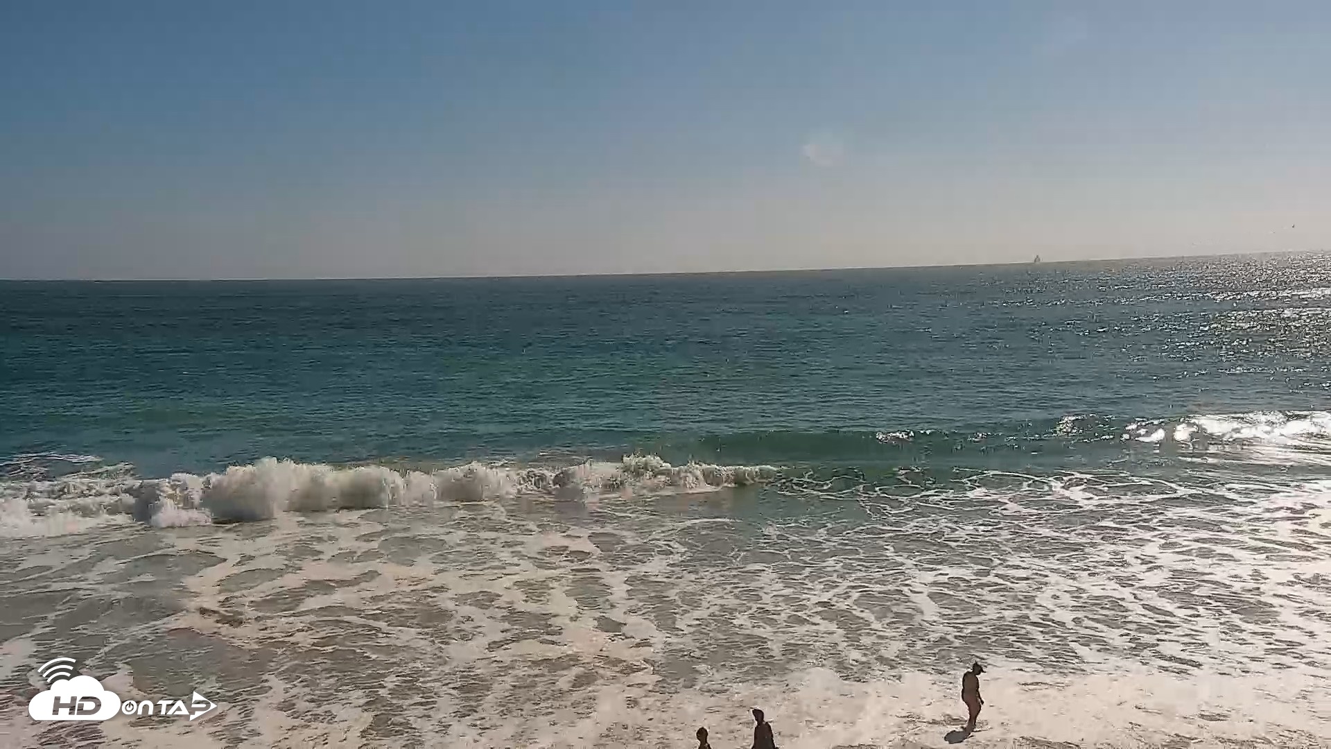 Snapshot of Carlsbad Beach Surf Live Webcam taken Jul 28, 2026, 4:32pm PDT