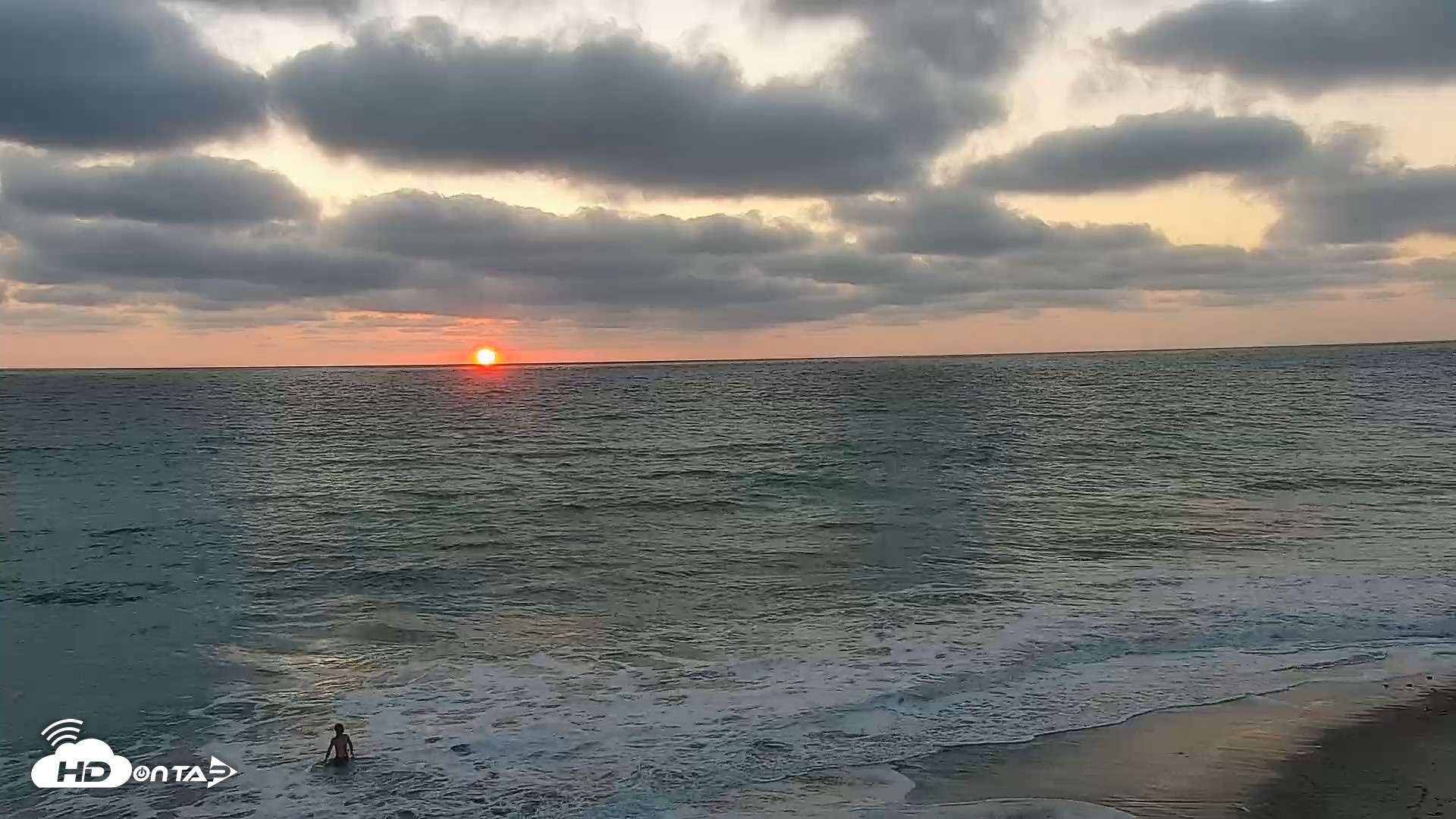 Snapshot of Carlsbad Beach Surf Live Webcam taken Sep 22, 2026, 6:44pm PDT