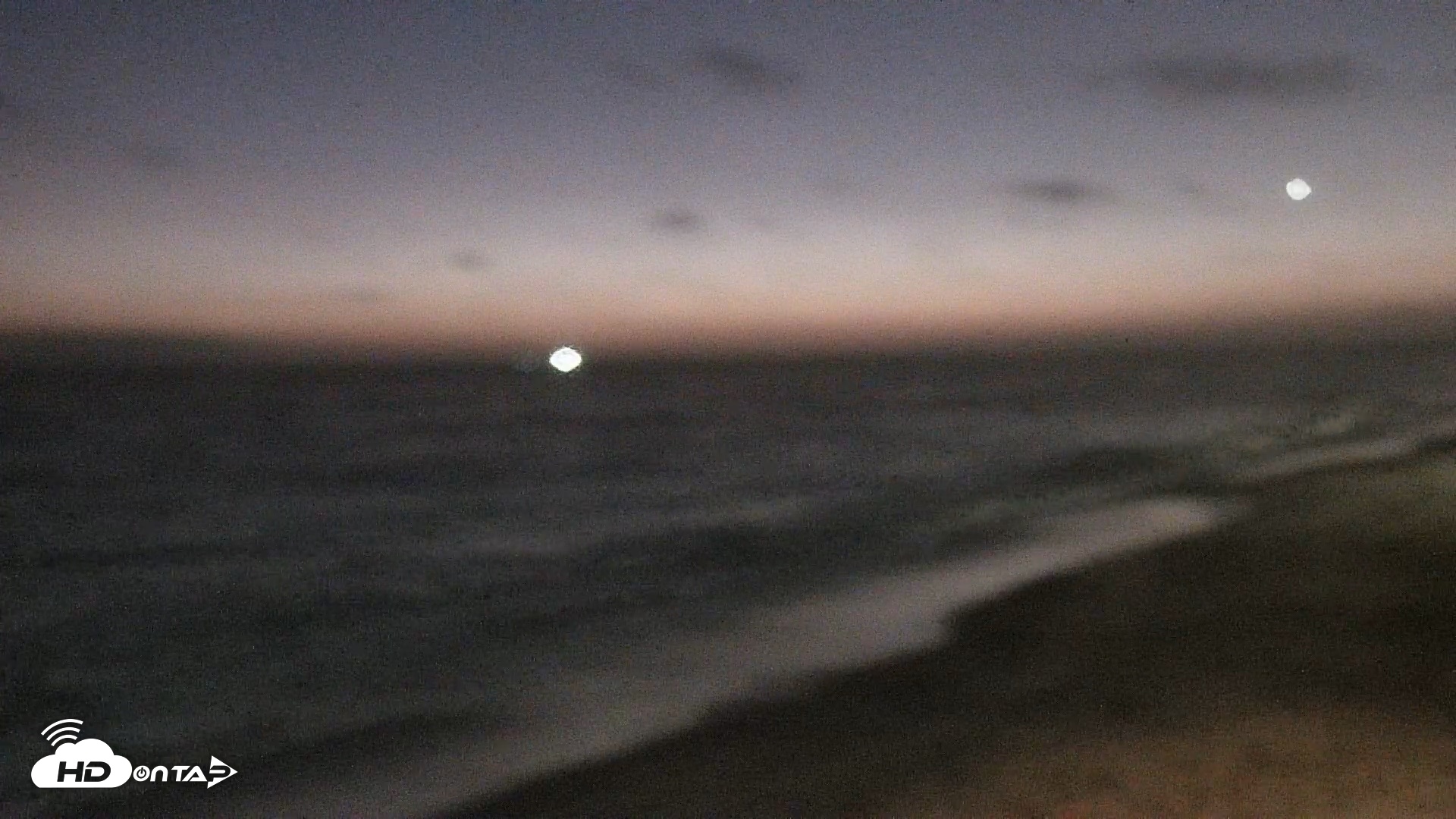 Snapshot of Carlsbad Beach Surf Live Webcam taken Aug 8, 2026, 8:33pm PDT