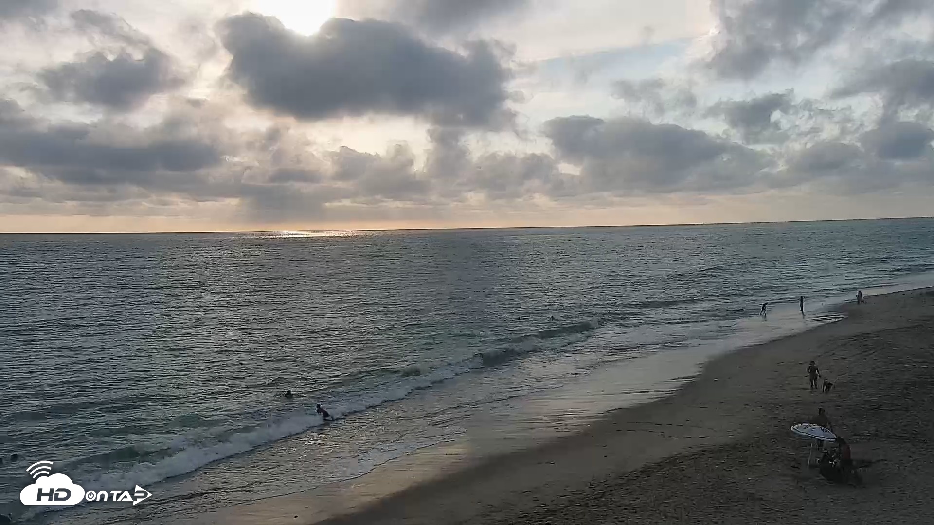 Snapshot of Carlsbad Beach Surf Live Webcam taken Aug 10, 2026, 6:43pm PDT