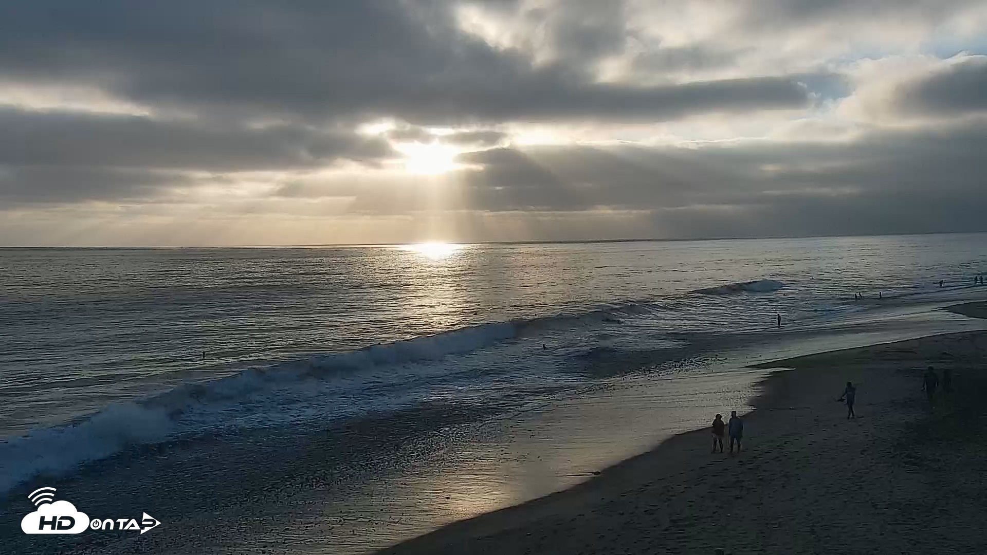 Snapshot of Carlsbad Beach Surf Live Webcam taken Jul 27, 2026, 7:05pm PDT
