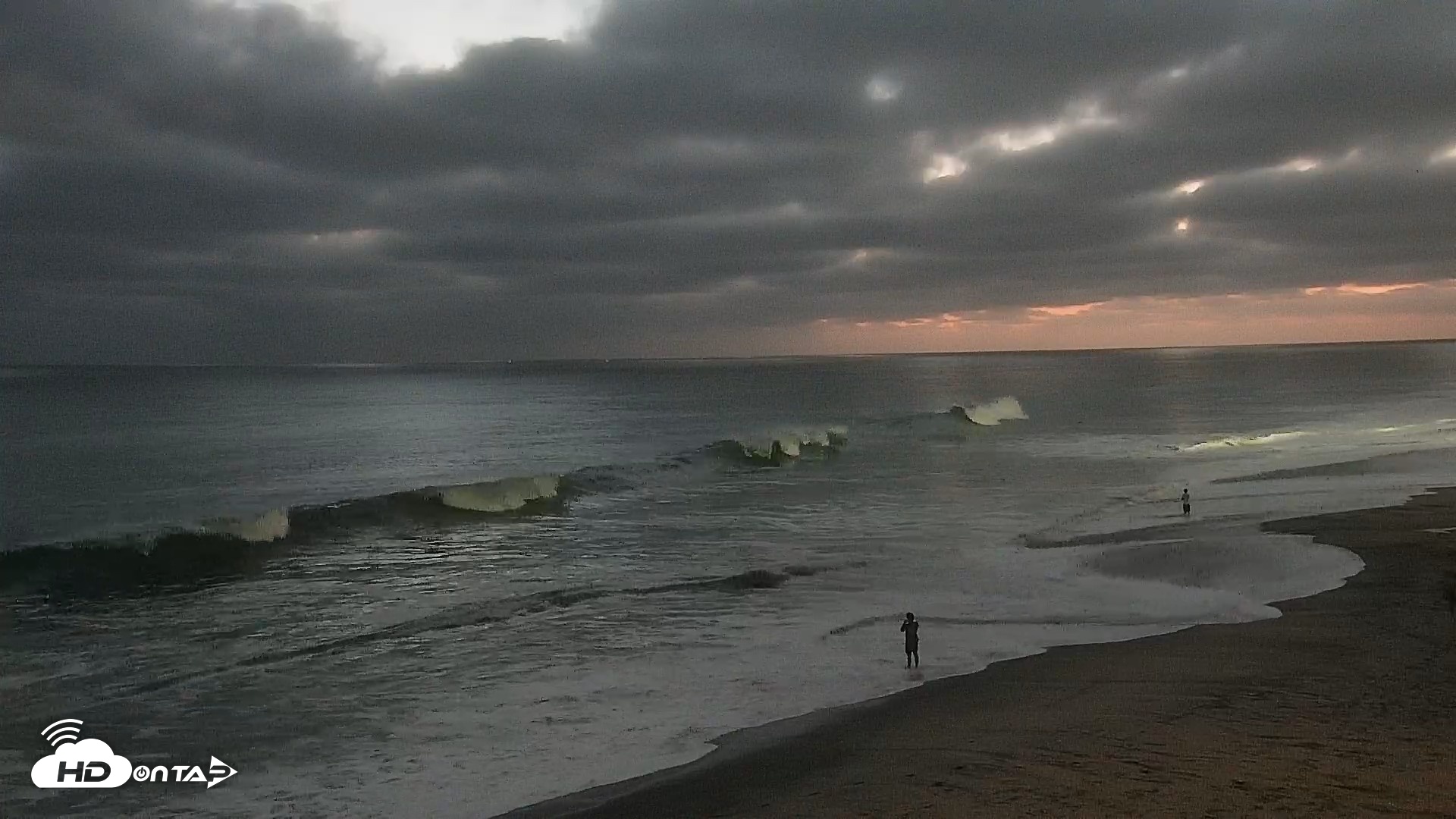 Snapshot of Carlsbad Beach Surf Live Webcam taken Jul 28, 2026, 8:25pm PDT