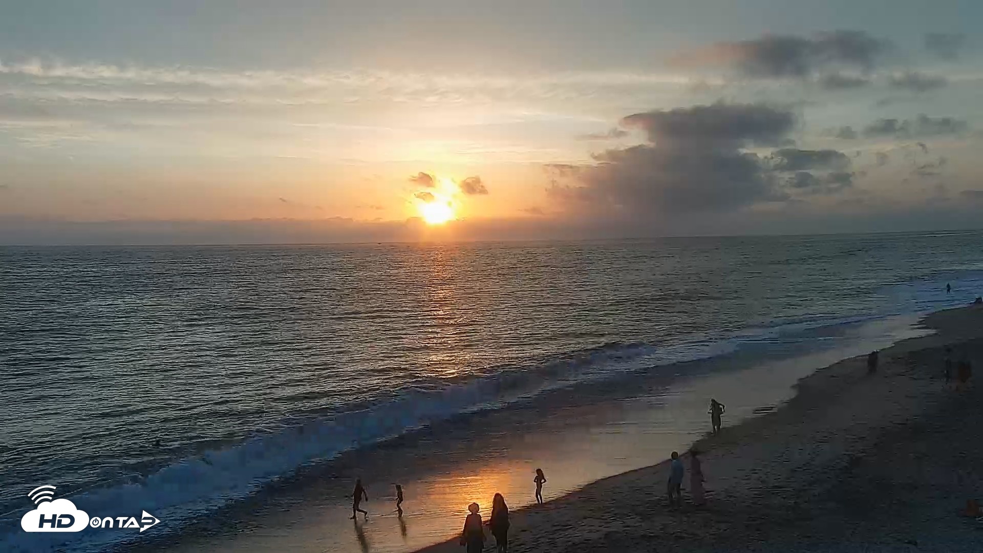 Snapshot of Carlsbad Beach Surf Live Webcam taken Aug 10, 2026, 7:30pm PDT