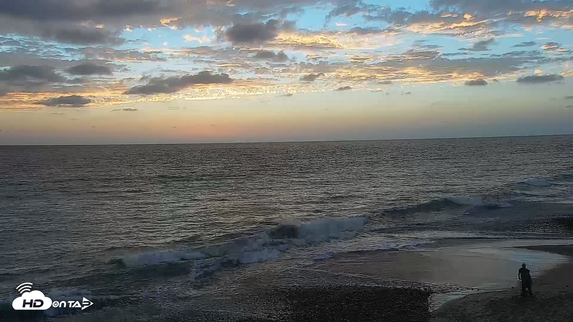Snapshot of Carlsbad Beach Surf Live Webcam taken Sep 20, 2026, 6:49pm PDT