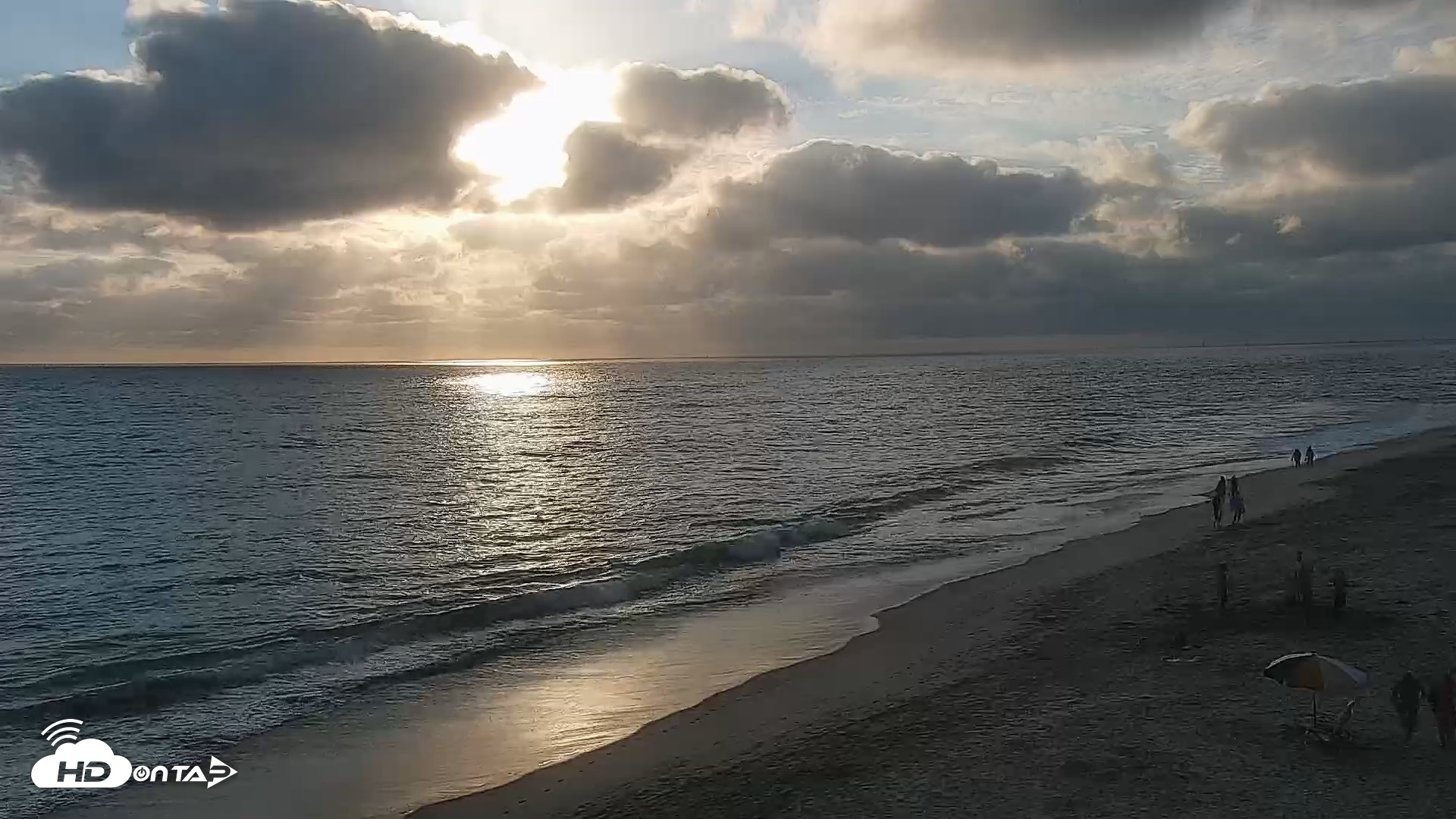 Snapshot of Carlsbad Beach Surf Live Webcam taken Aug 12, 2026, 6:49pm PDT