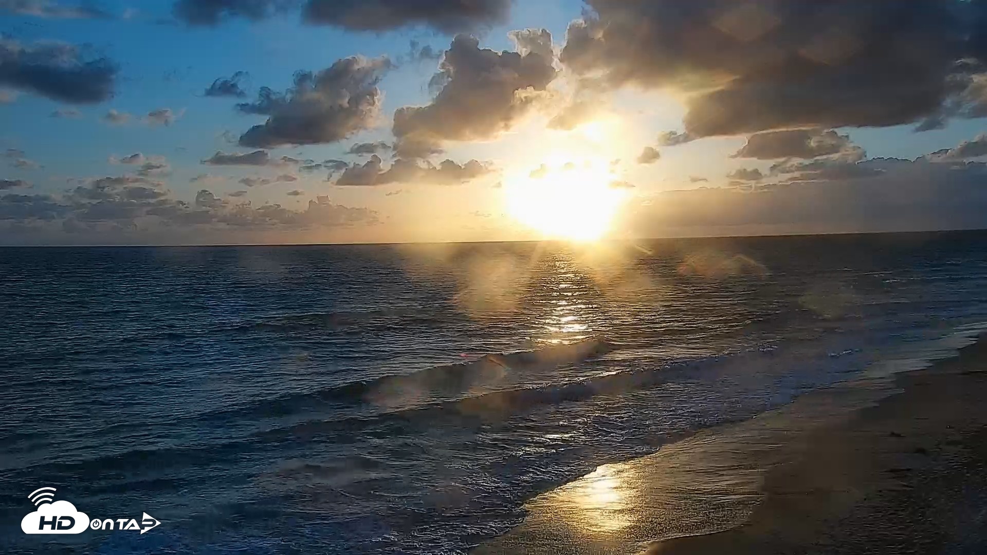 Snapshot of Carlsbad Beach Surf Live Webcam taken May 27, 2026, 7:36pm PDT