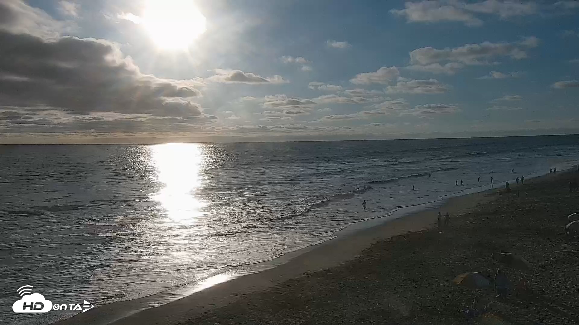 Snapshot of Carlsbad Beach Surf Live Webcam taken Aug 14, 2026, 6:40pm PDT