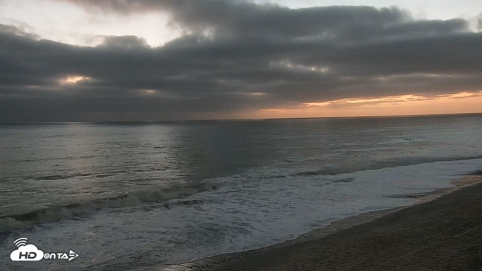 Snapshot of Carlsbad Beach Surf Live Webcam taken Sep 13, 2026, 7:28pm PDT