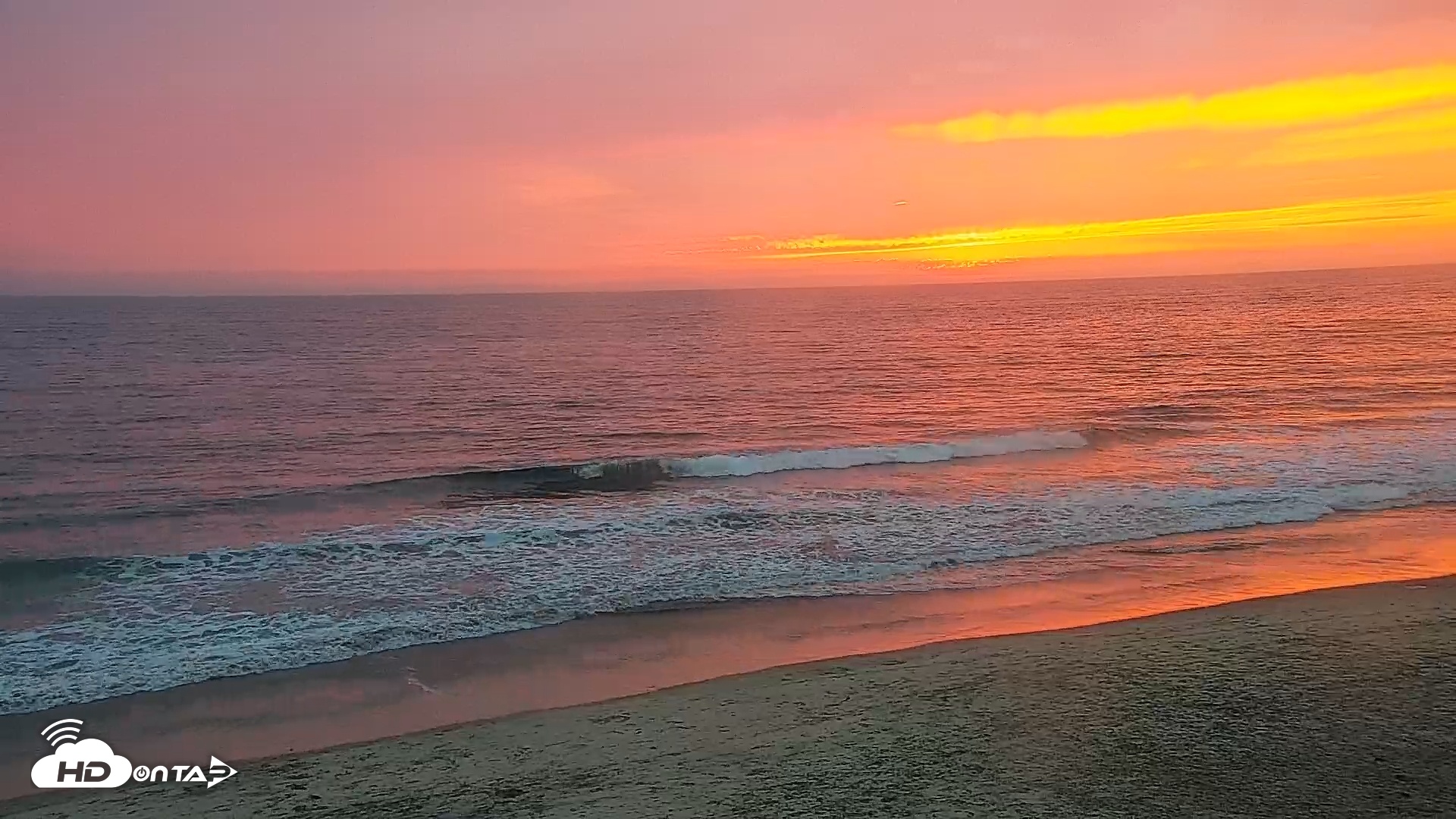 Snapshot of Carlsbad Beach Surf Live Webcam taken Sep 21, 2025, 6:50pm PDT