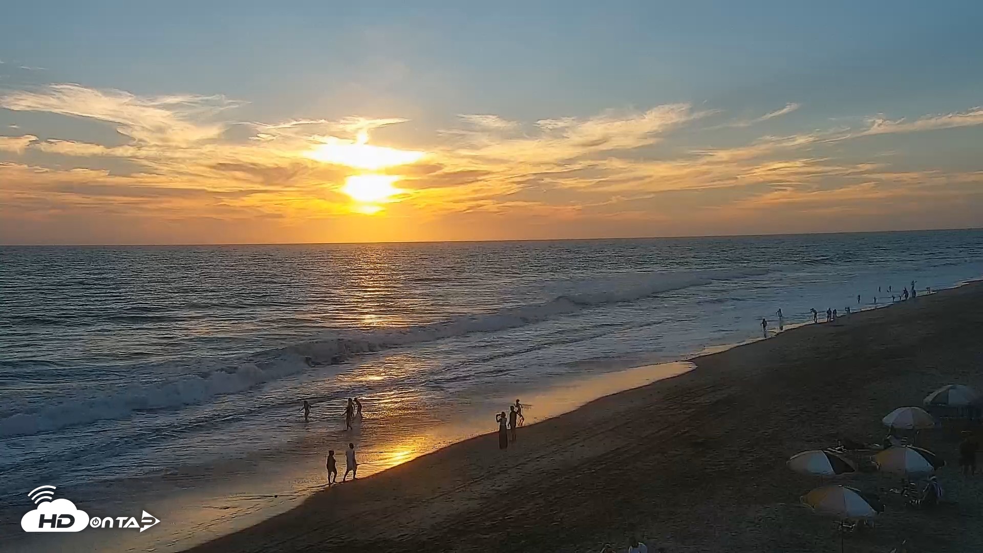 Snapshot of Carlsbad Beach Surf Live Webcam taken Aug 17, 2026, 7:16pm PDT