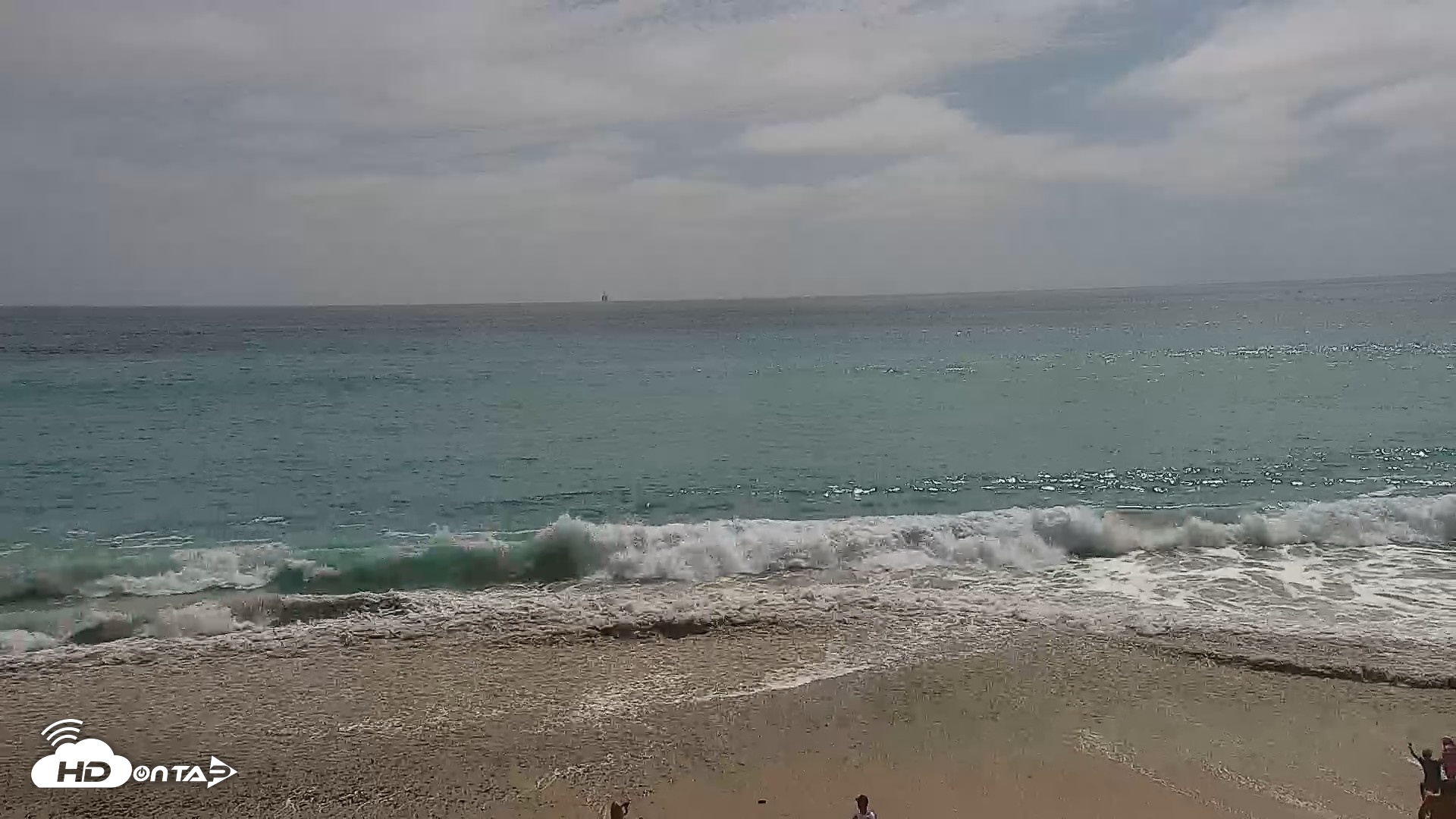 Snapshot of Carlsbad Beach Surf Live Webcam taken Jul 25, 2026, 3:24pm PDT