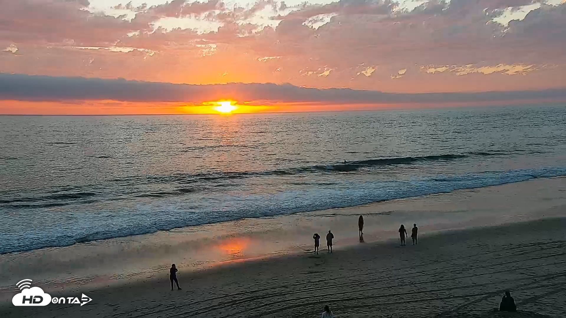 Snapshot of Carlsbad Beach Surf Live Webcam taken Oct 21, 2025, 6:04pm PDT
