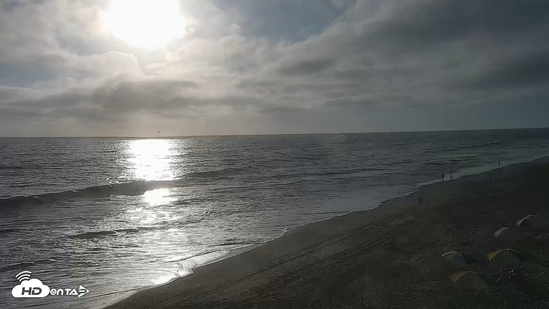 Snapshot of Carlsbad Beach Surf Live Webcam taken Aug 17, 2026, 6:32pm PDT