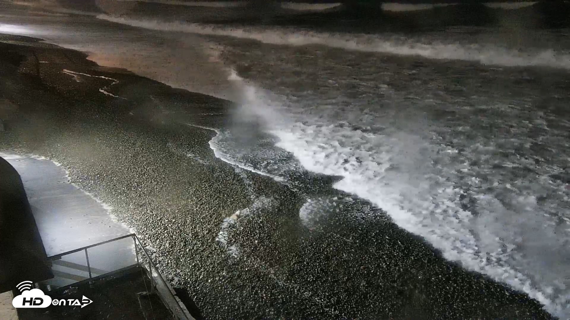 Snapshot of Carlsbad Beach Surf Live Webcam taken Oct 12, 2026, 2:06am PDT