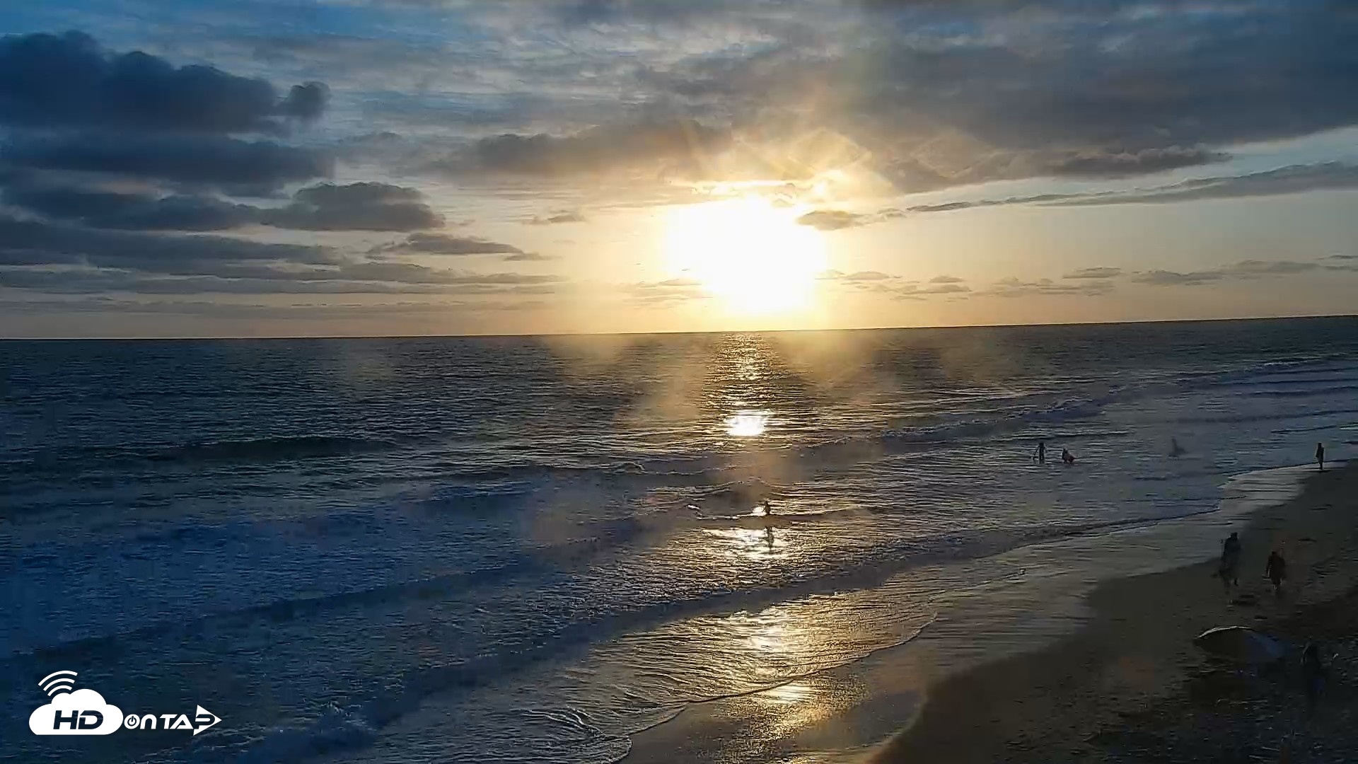 Snapshot of Carlsbad Beach Surf Live Webcam taken May 25, 2026, 7:32pm PDT