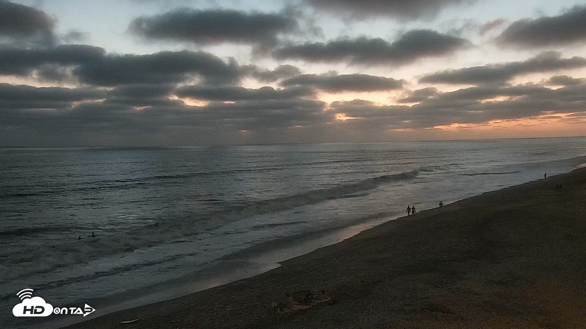 Snapshot of Carlsbad Beach Surf Live Webcam taken Aug 3, 2026, 8:20pm PDT