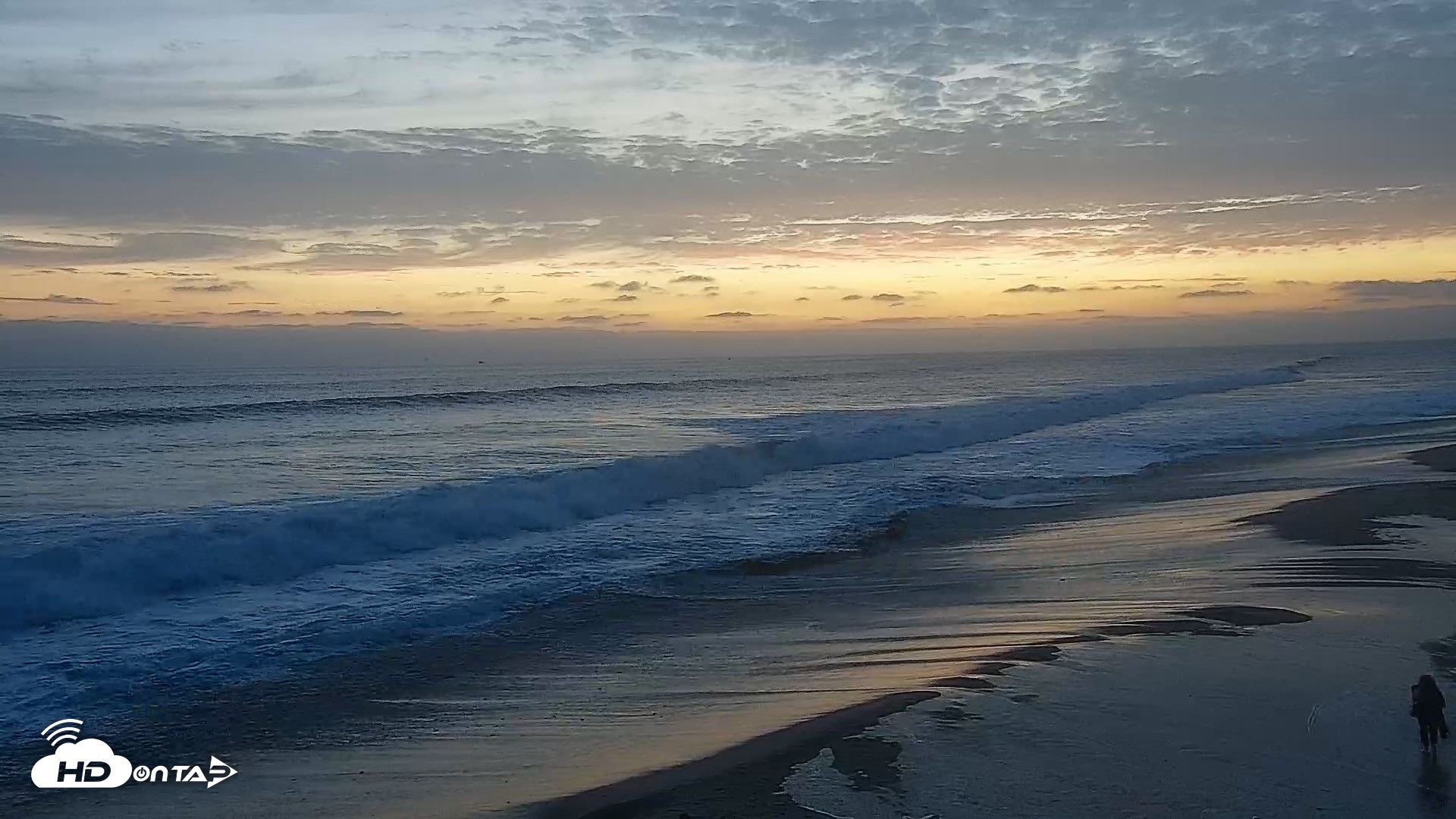 Snapshot of Carlsbad Beach Surf Live Webcam taken Jul 25, 2026, 8:18pm PDT