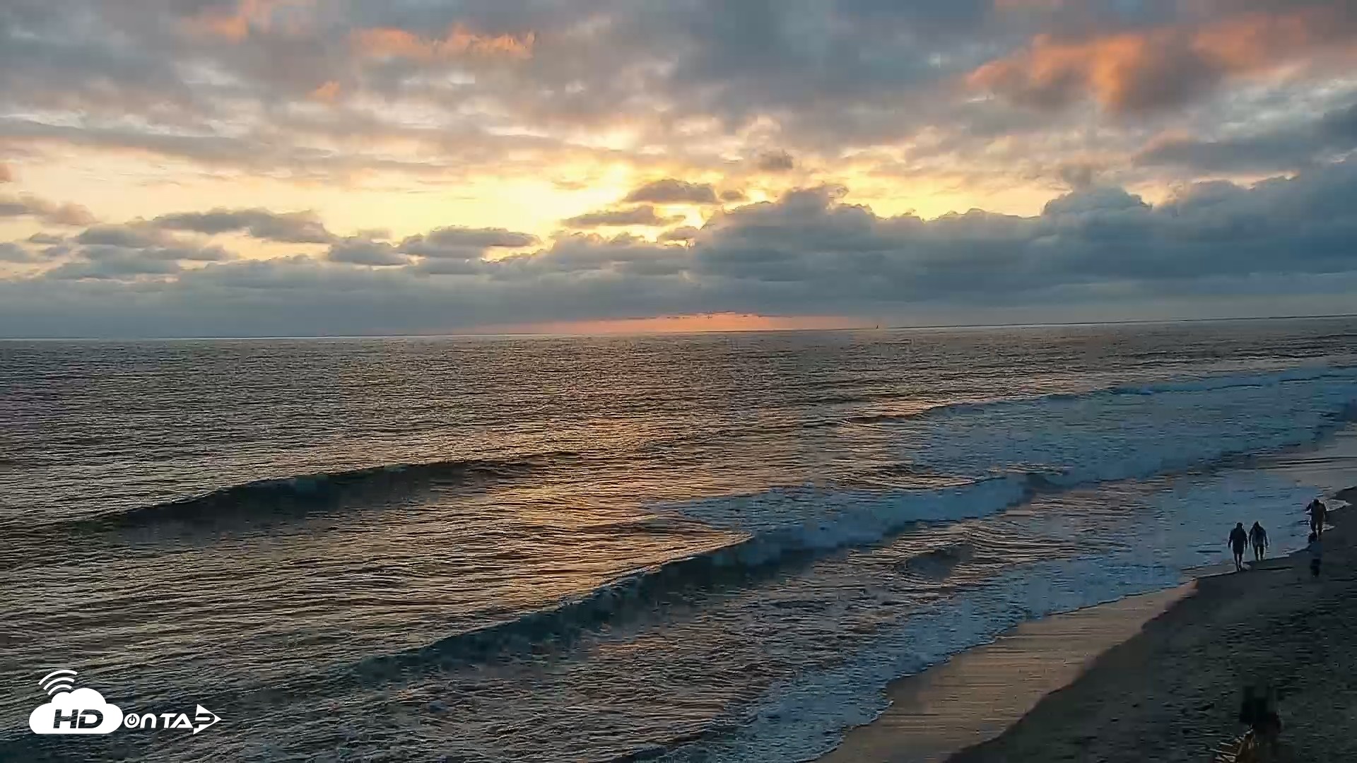 Snapshot of Carlsbad Beach Surf Live Webcam taken May 15, 2026, 7:32pm PDT