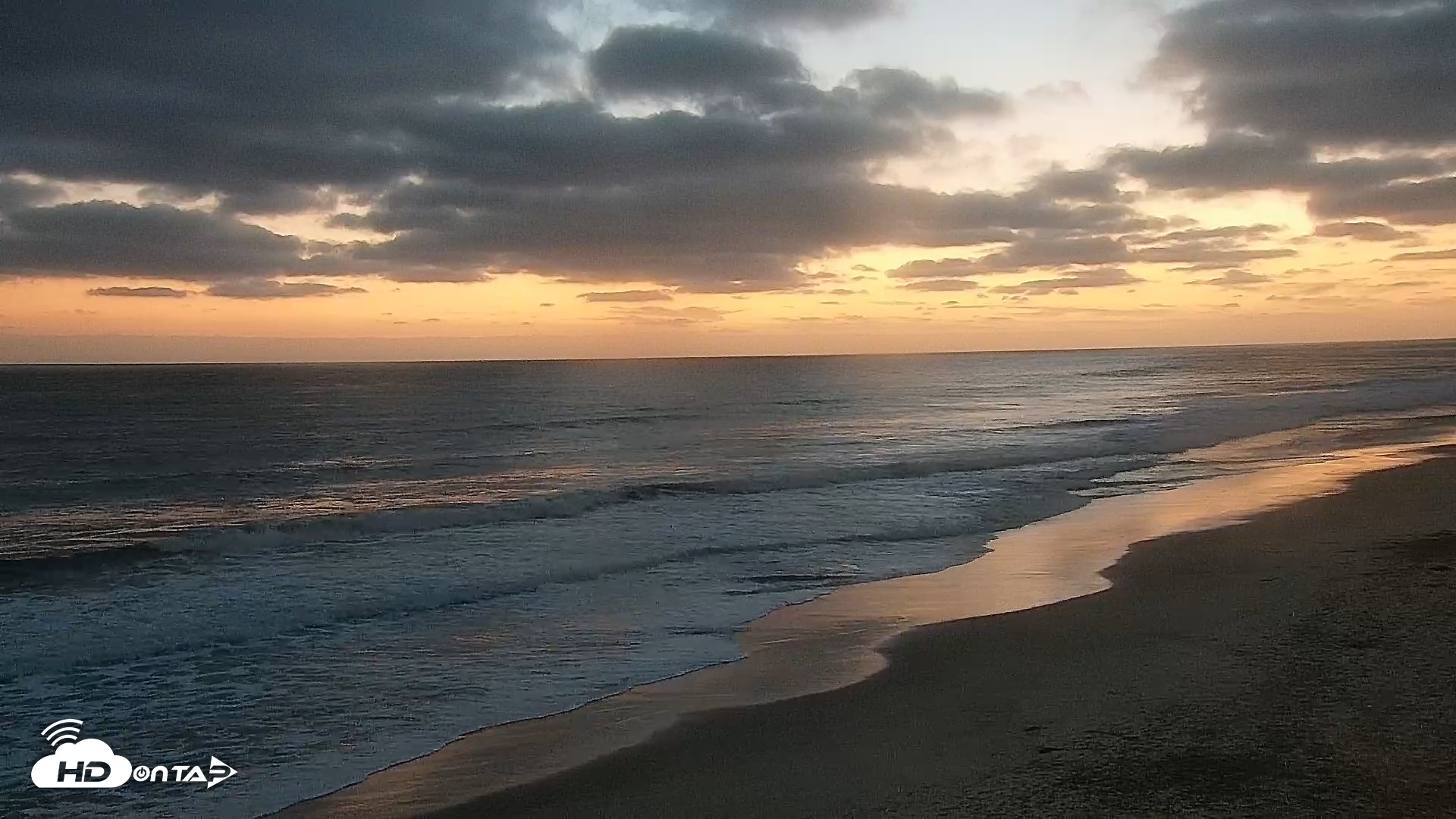 Snapshot of Carlsbad Beach Surf Live Webcam taken Jun 8, 2026, 8:28pm PDT