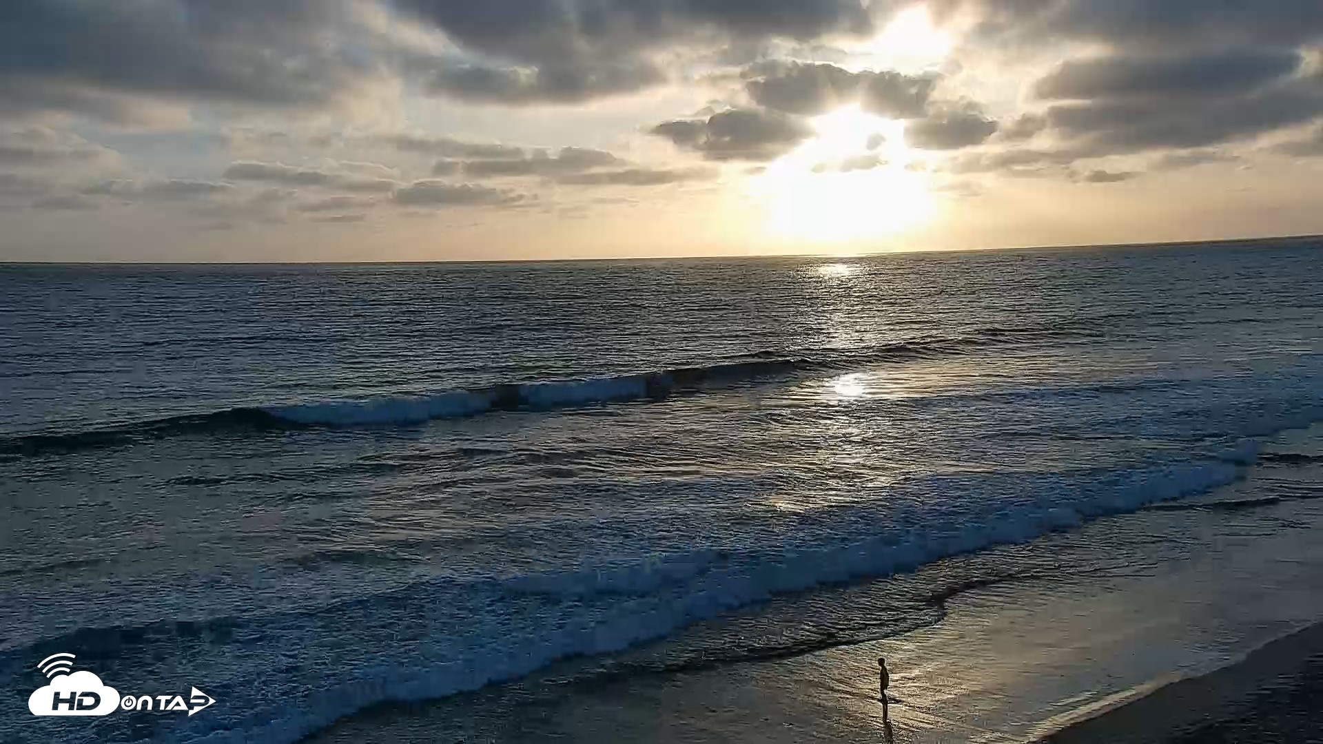 Snapshot of Carlsbad Beach Surf Live Webcam taken Apr 29, 2026, 7:02pm PDT