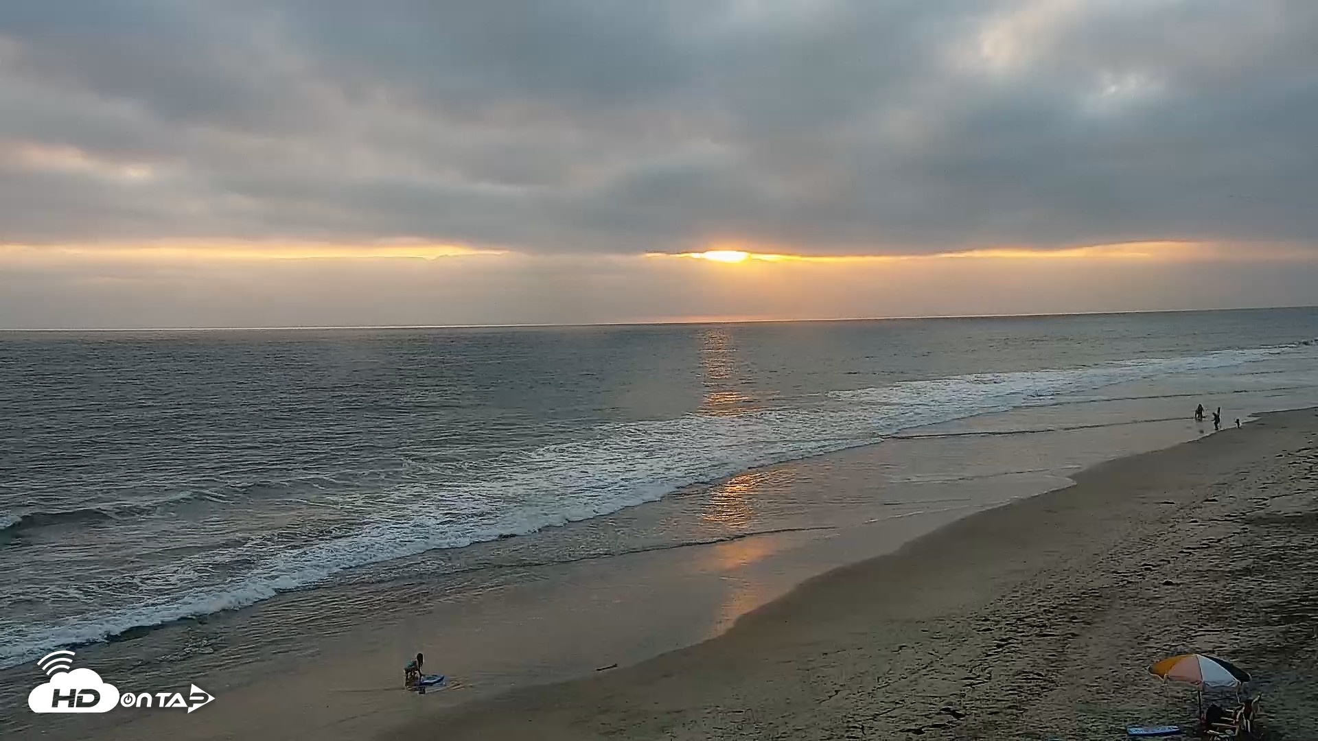 Snapshot of Carlsbad Beach Surf Live Webcam taken May 21, 2026, 7:28pm PDT