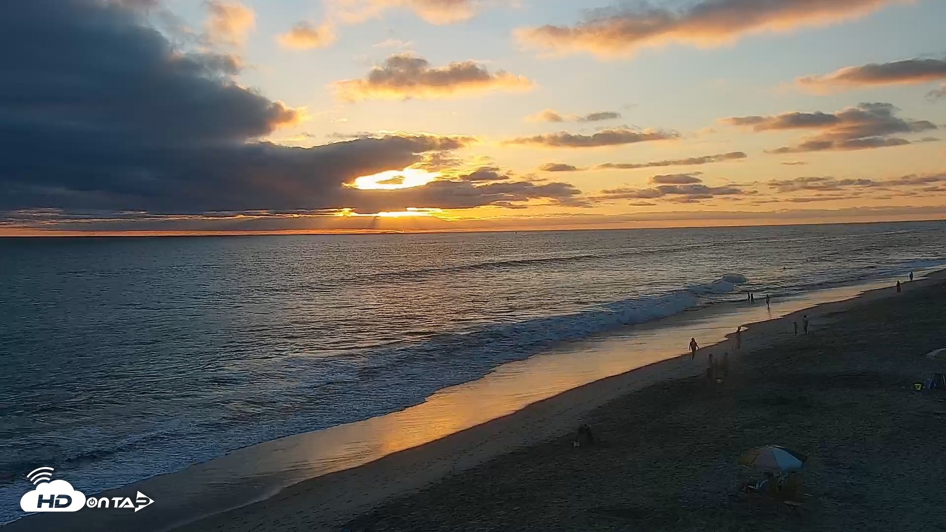 Snapshot of Carlsbad Beach Surf Live Webcam taken Aug 14, 2026, 7:25pm PDT