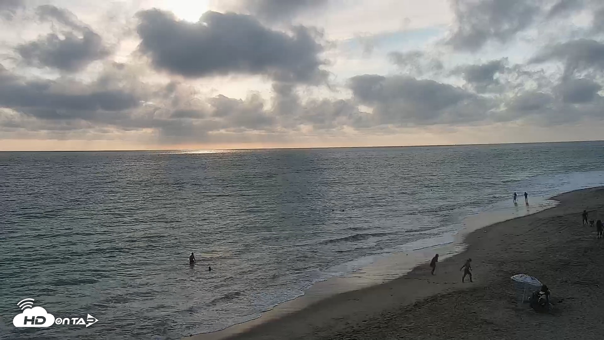Snapshot of Carlsbad Beach Surf Live Webcam taken Aug 10, 2026, 6:42pm PDT