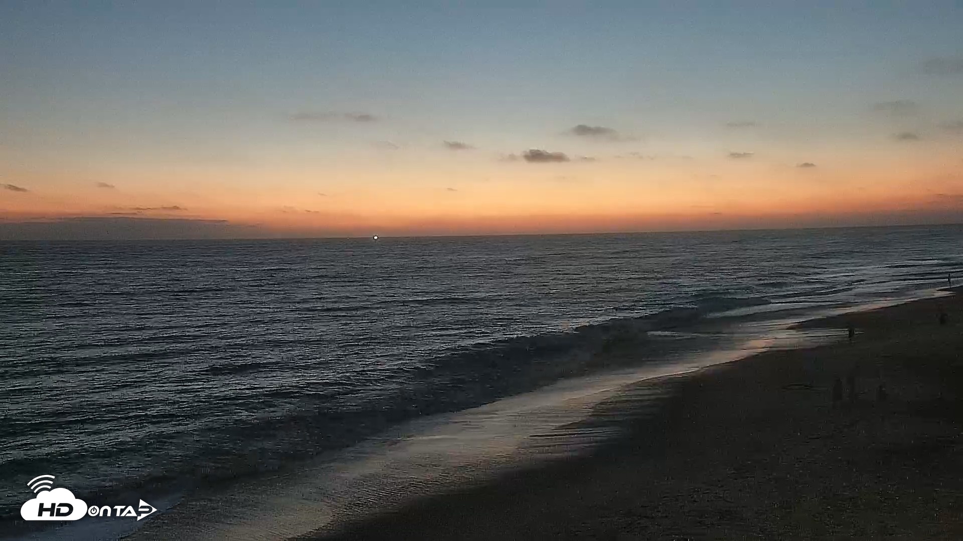Snapshot of Carlsbad Beach Surf Live Webcam taken Aug 8, 2026, 8:18pm PDT