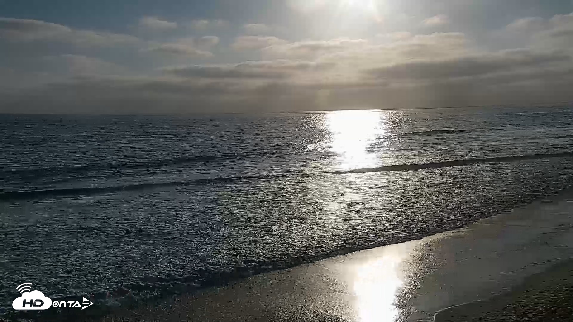 Snapshot of Carlsbad Beach Surf Live Webcam taken May 10, 2026, 6:34pm PDT