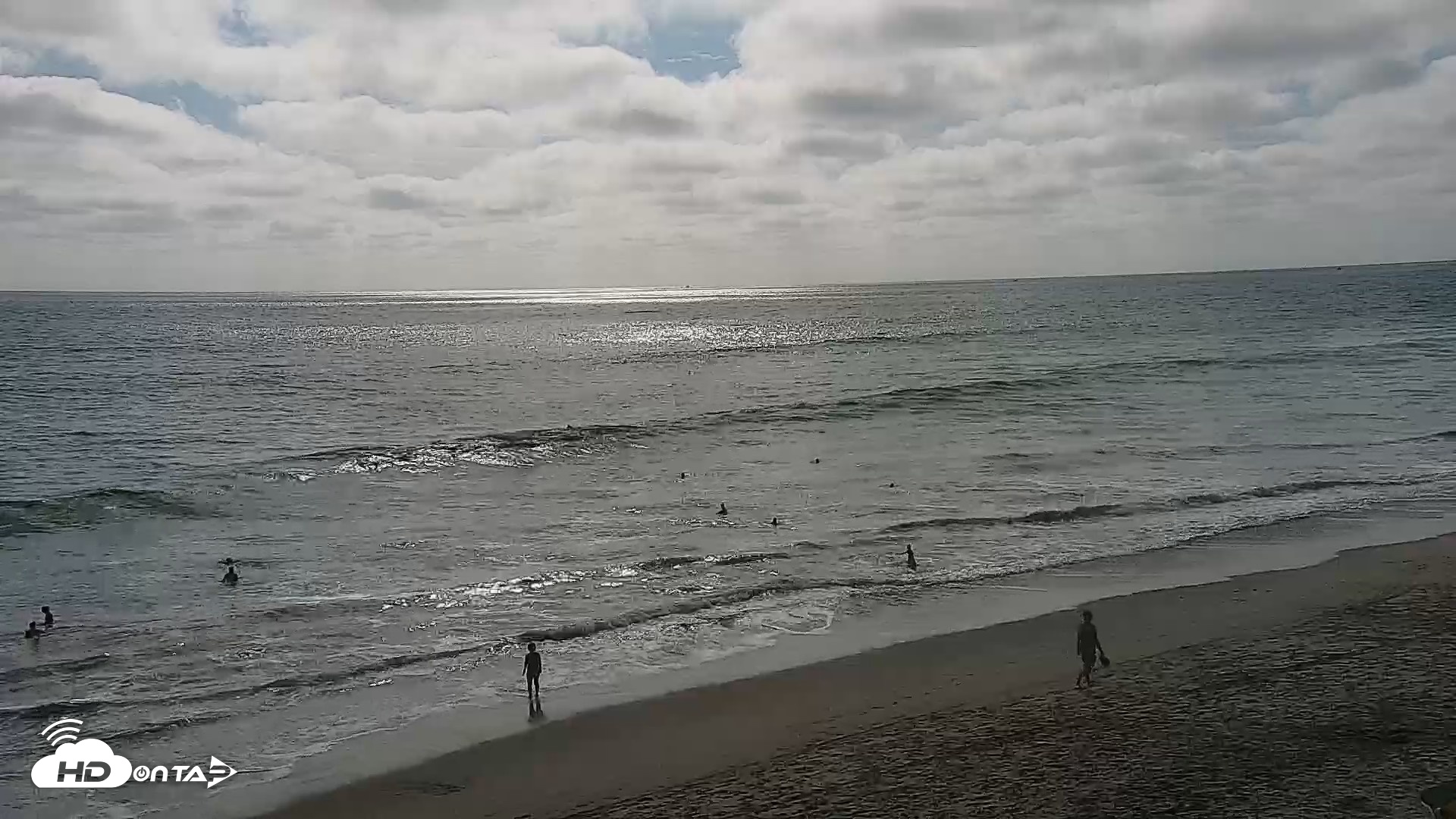 Snapshot of Carlsbad Beach Surf Live Webcam taken Aug 12, 2026, 4:48pm PDT