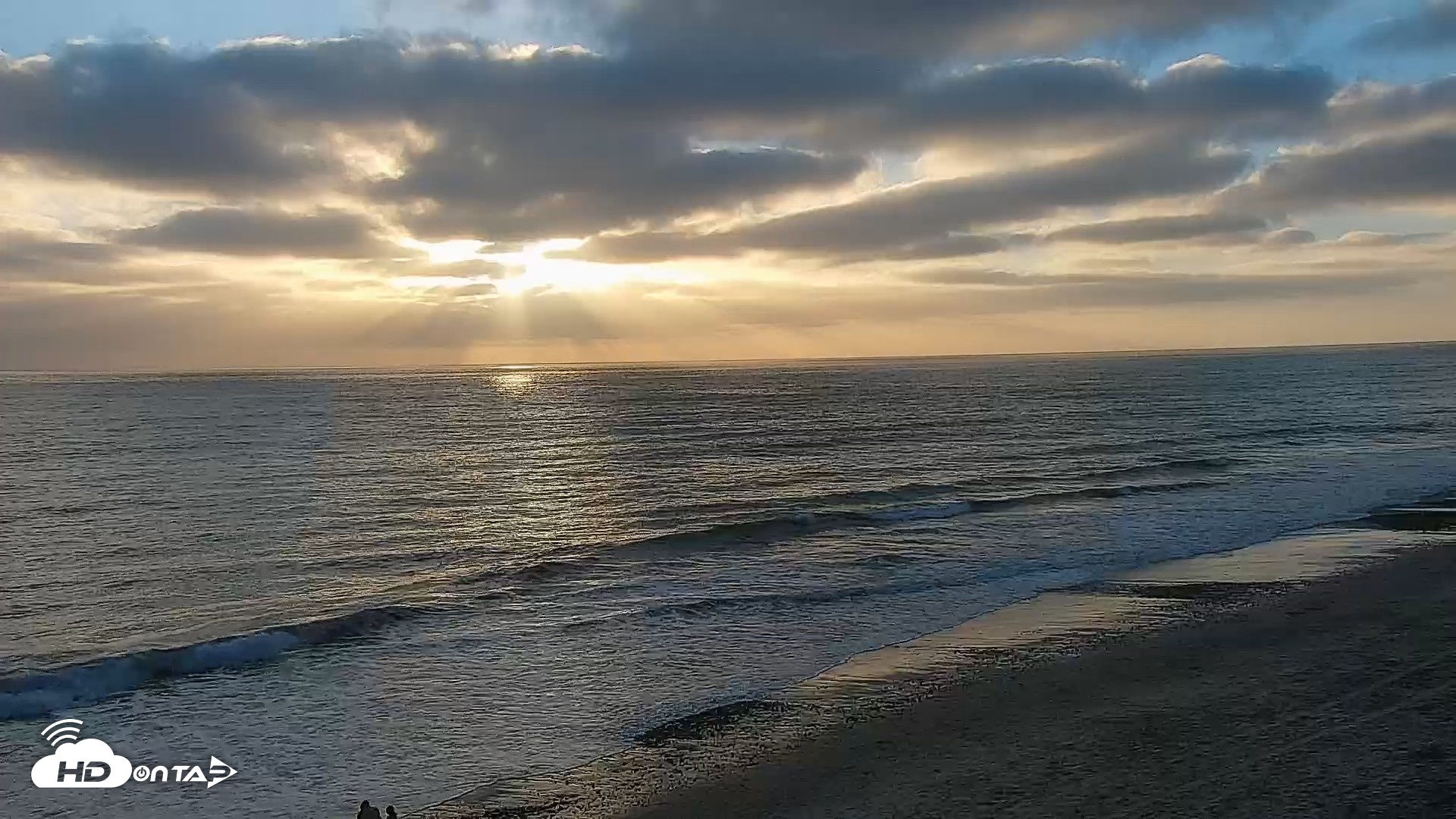 Snapshot of Carlsbad Beach Surf Live Webcam taken Sep 13, 2026, 6:33pm PDT