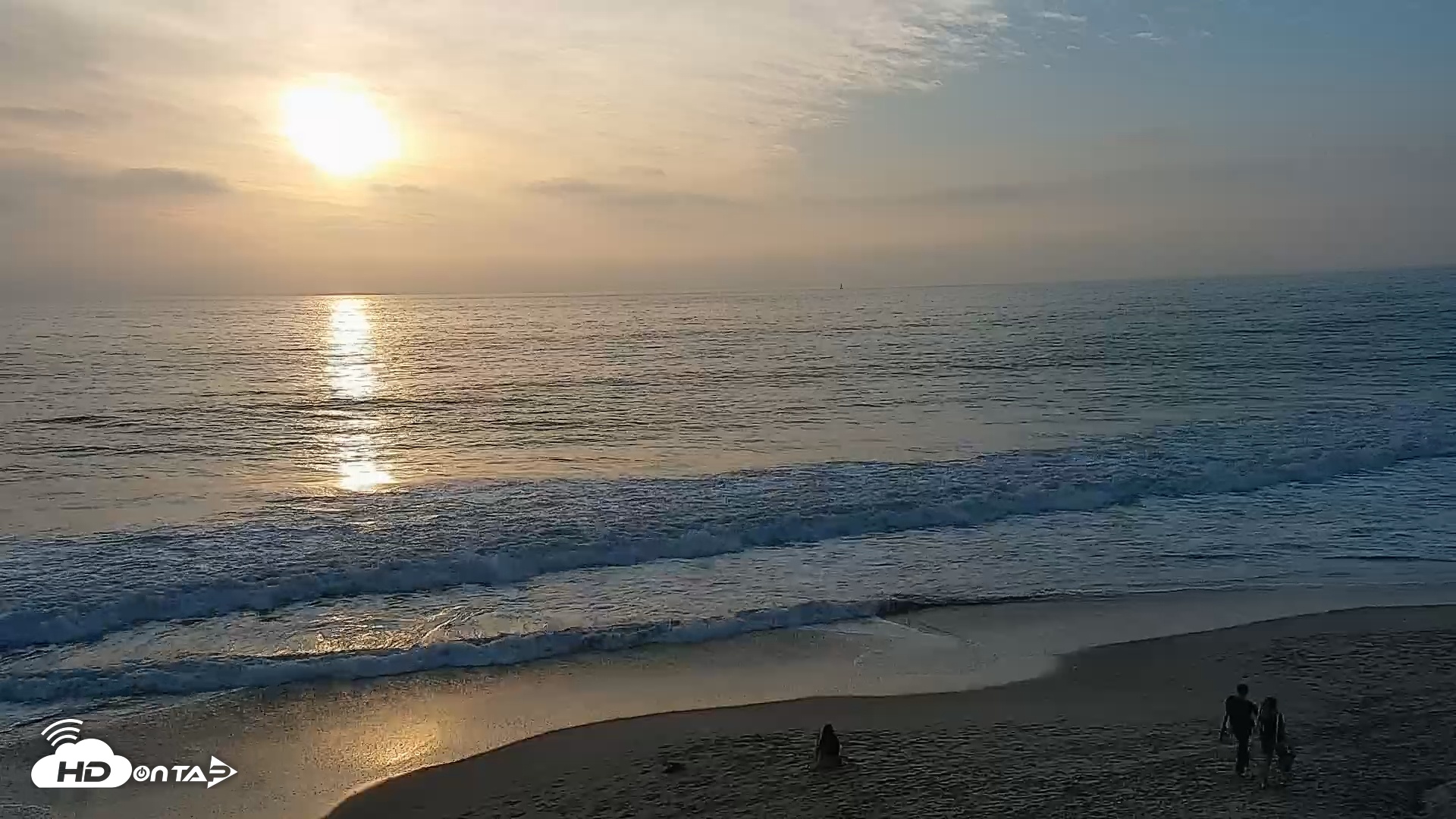 Snapshot of Carlsbad Beach Surf Live Webcam taken Nov 2, 2025, 4:25pm PST
